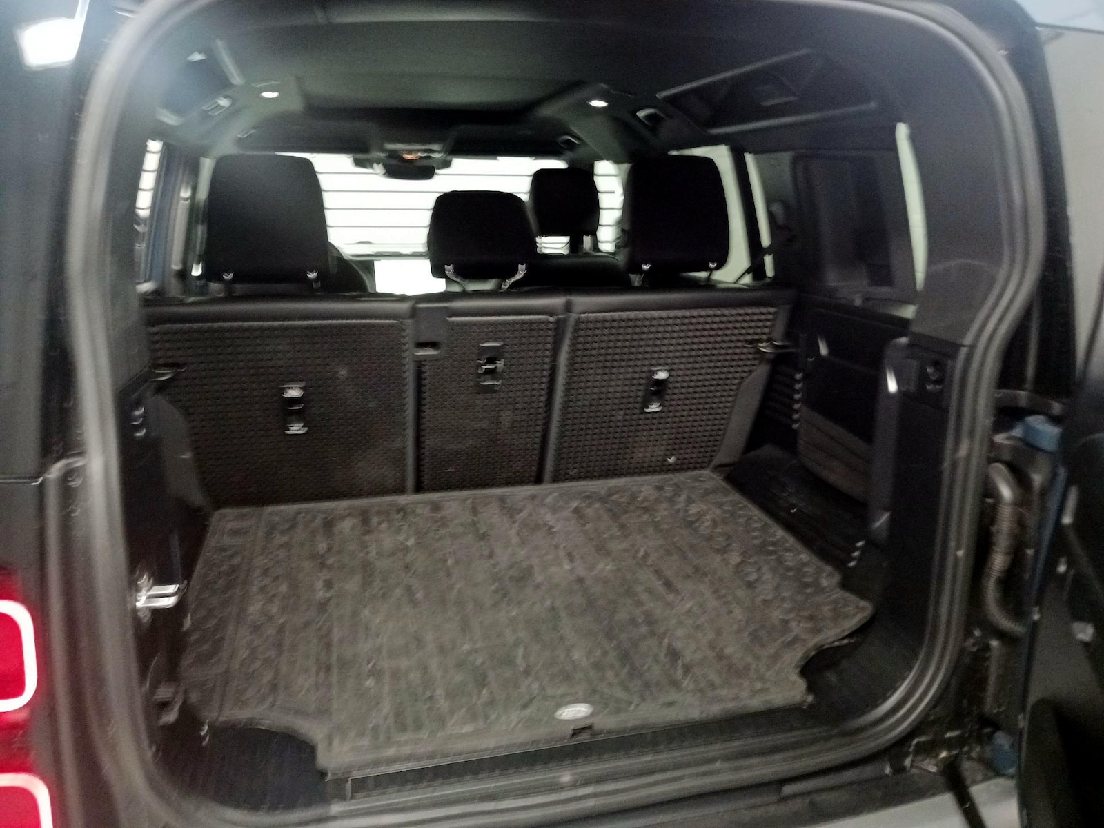2023 Land Rover Defender S - Photo 17