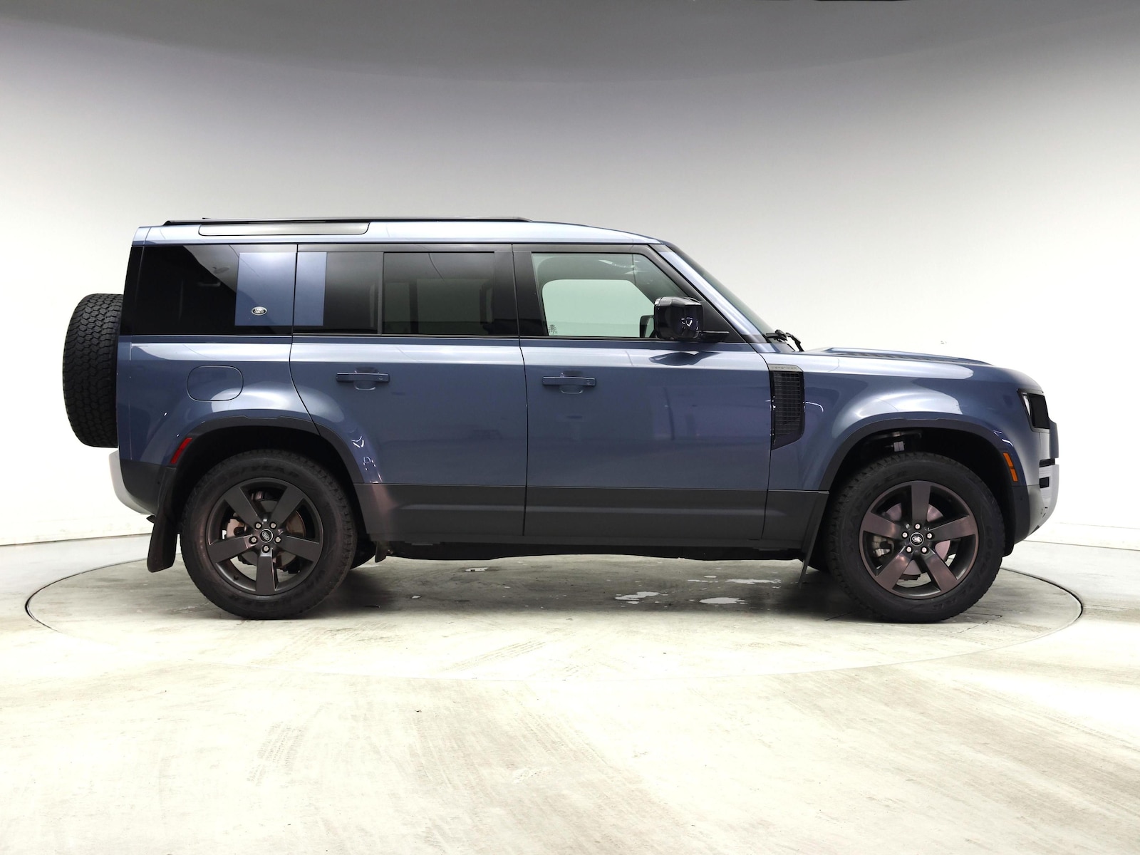 2023 Land Rover Defender S - Photo 8