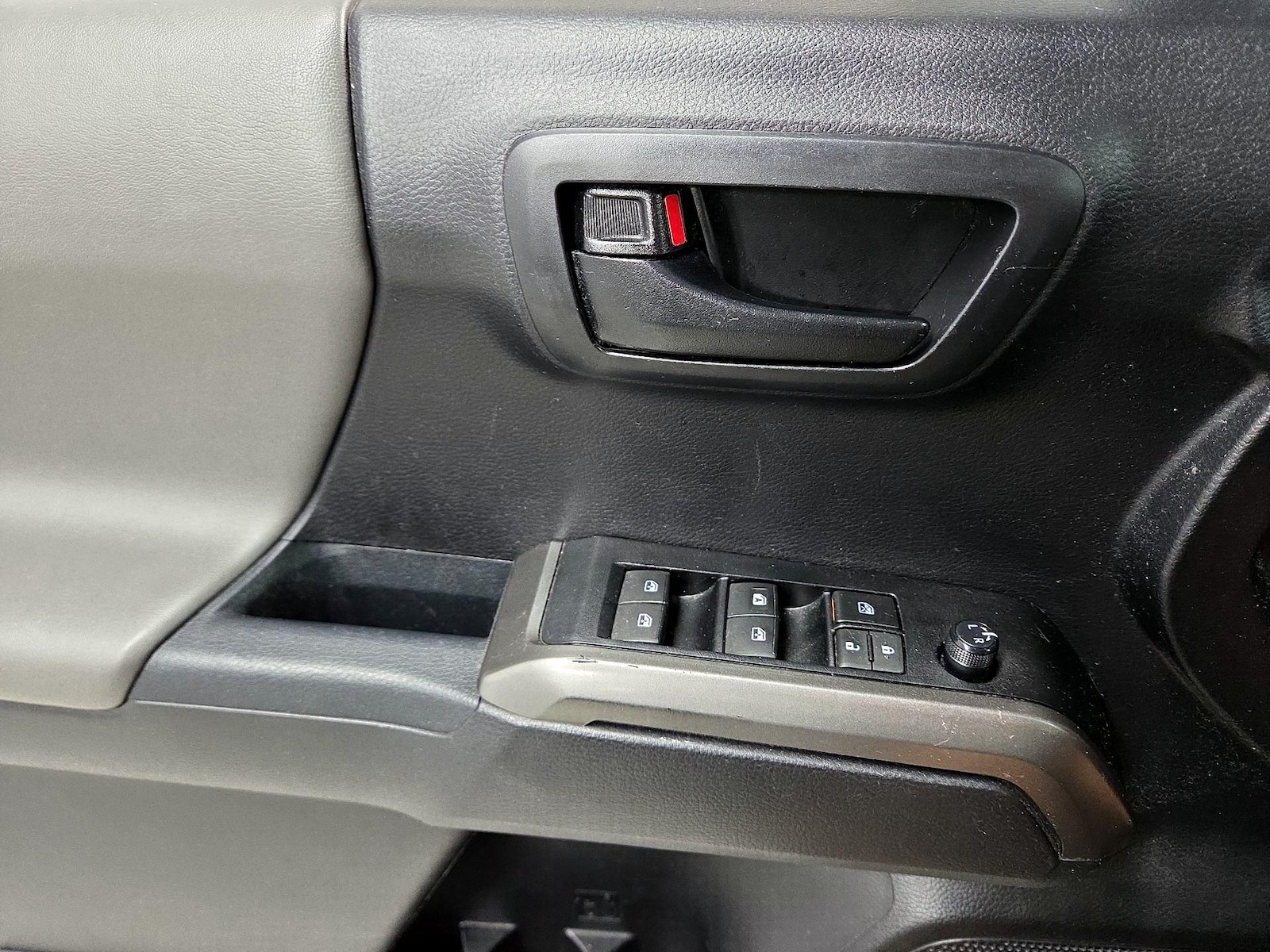2021 Toyota Tacoma SR5 - Photo 11