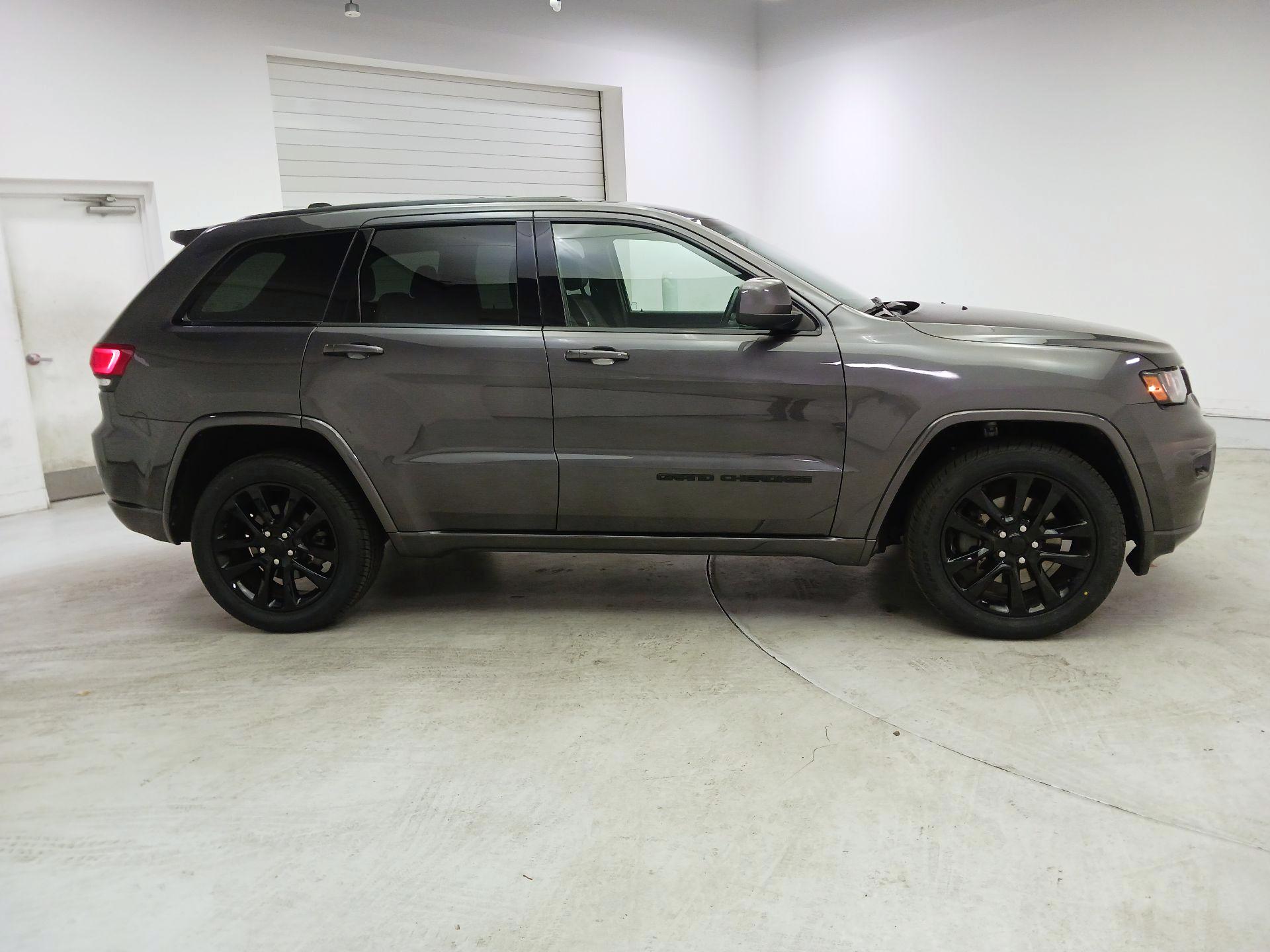 Thumbnail: 2021 Jeep Grand Cherokee - 4