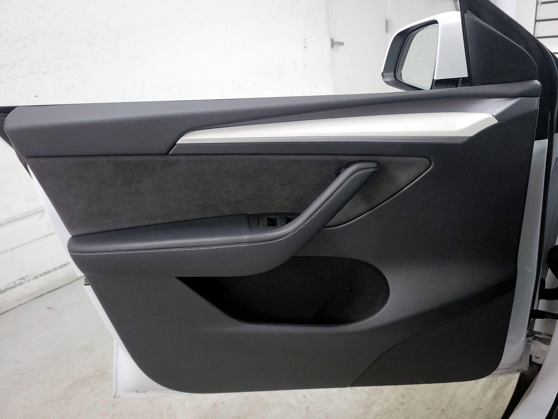 Thumbnail: 2023 Tesla Model Y - 12
