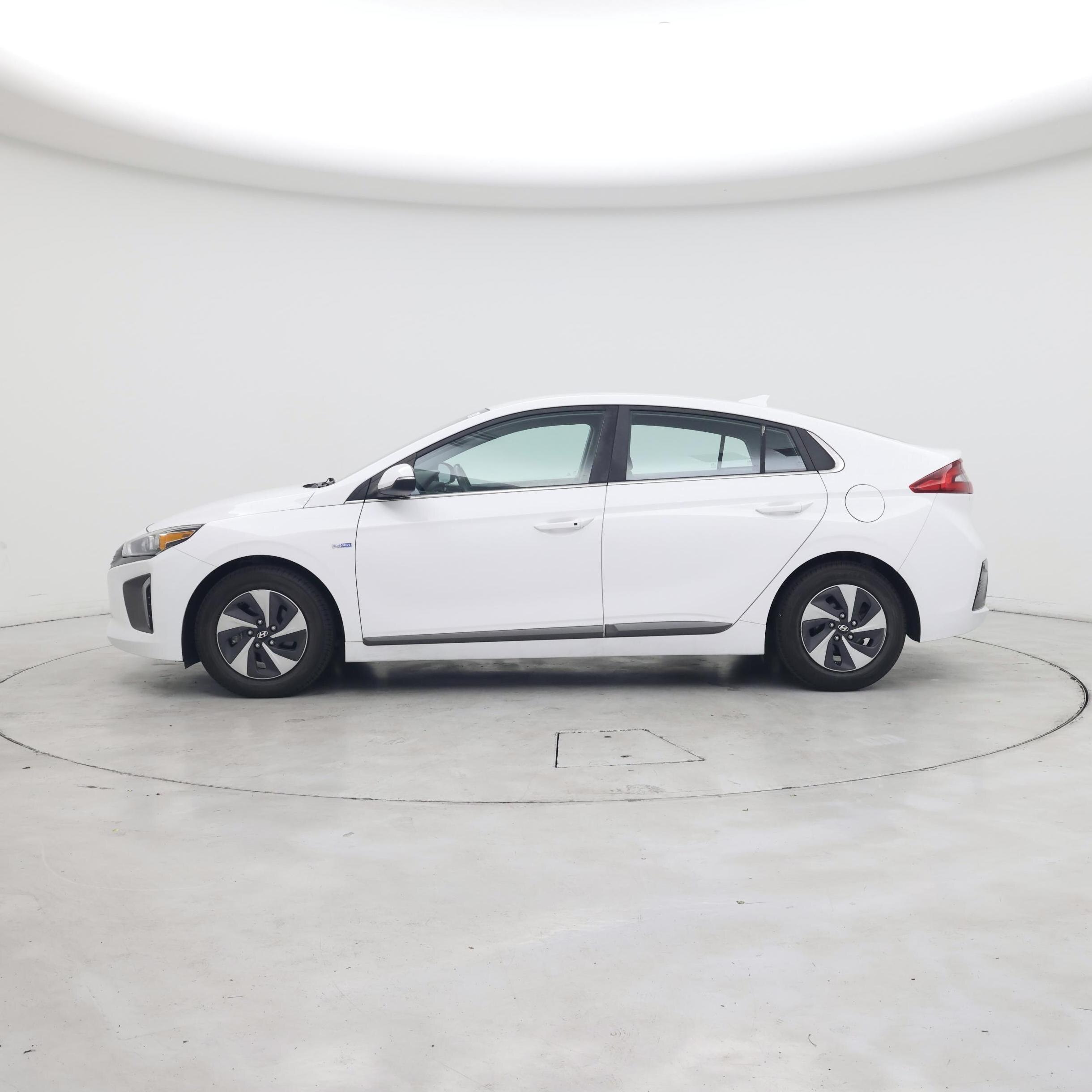 Thumbnail: 2019 Hyundai Ioniq - 3