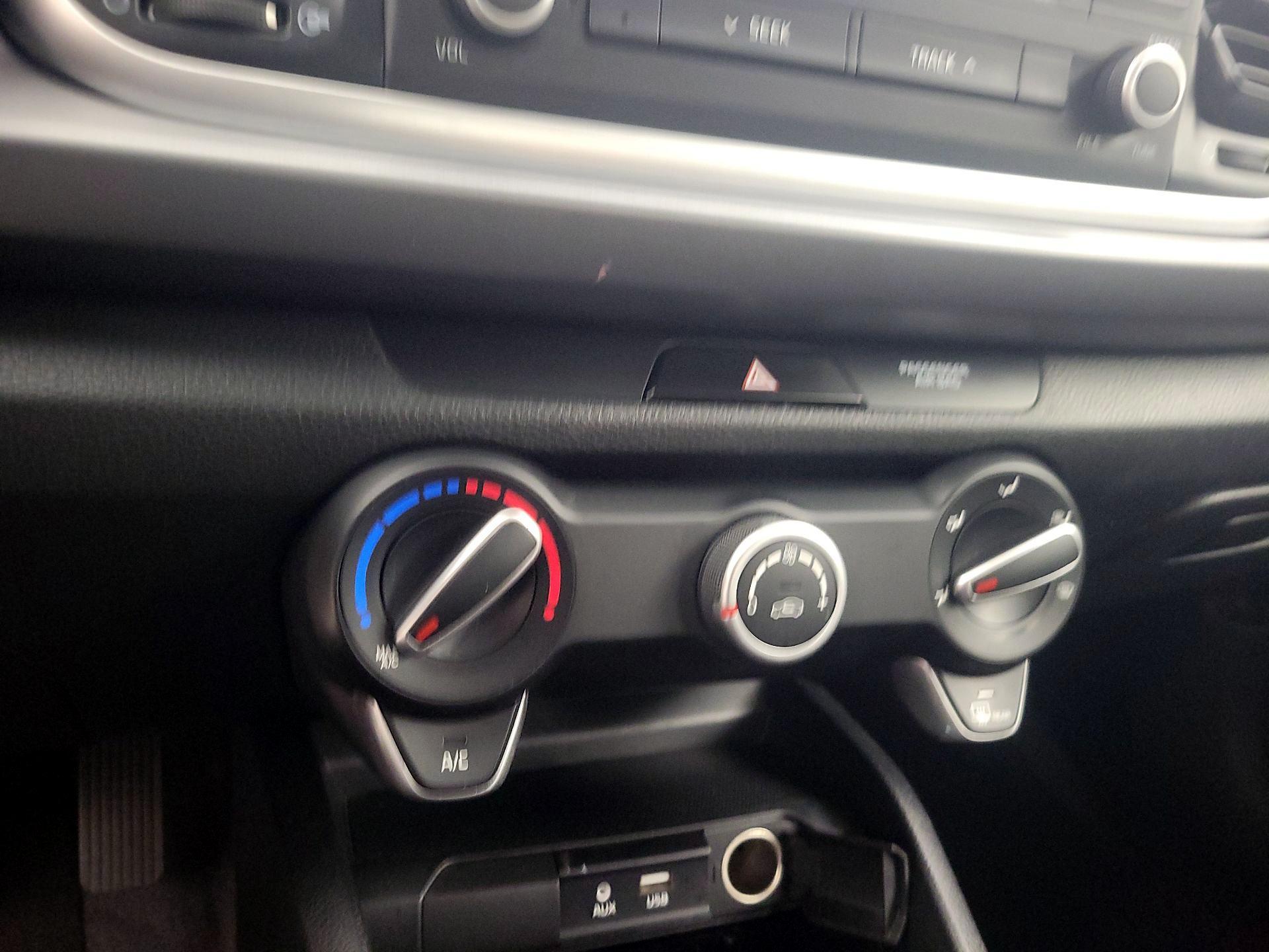 Thumbnail: 2019 Kia Rio - 16