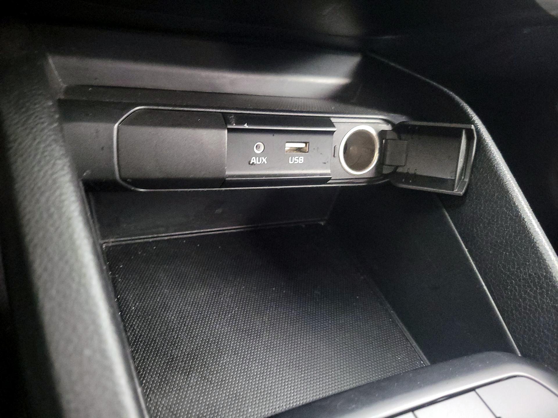 Thumbnail: 2019 Kia Rio - 18