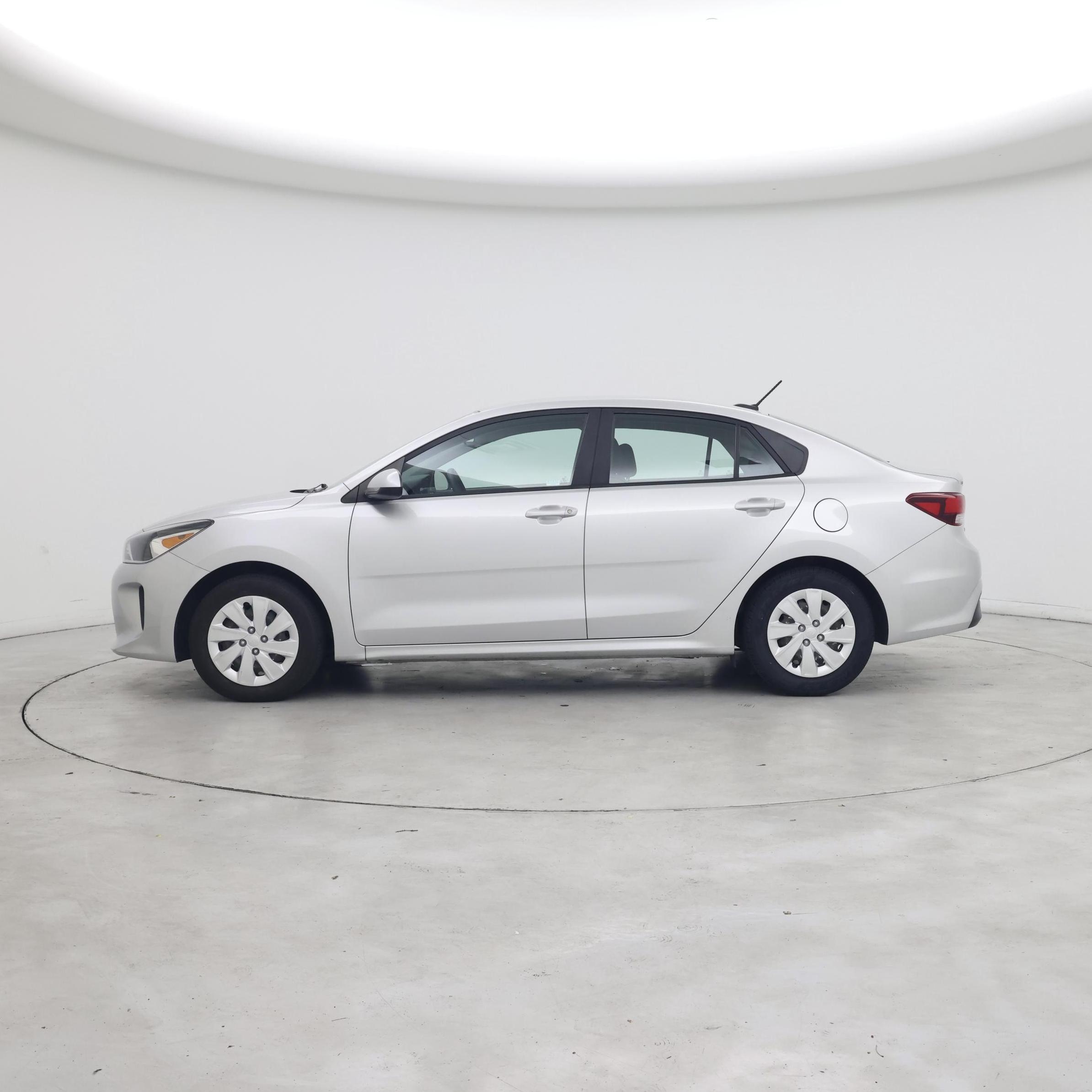 Thumbnail: 2019 Kia Rio - 3