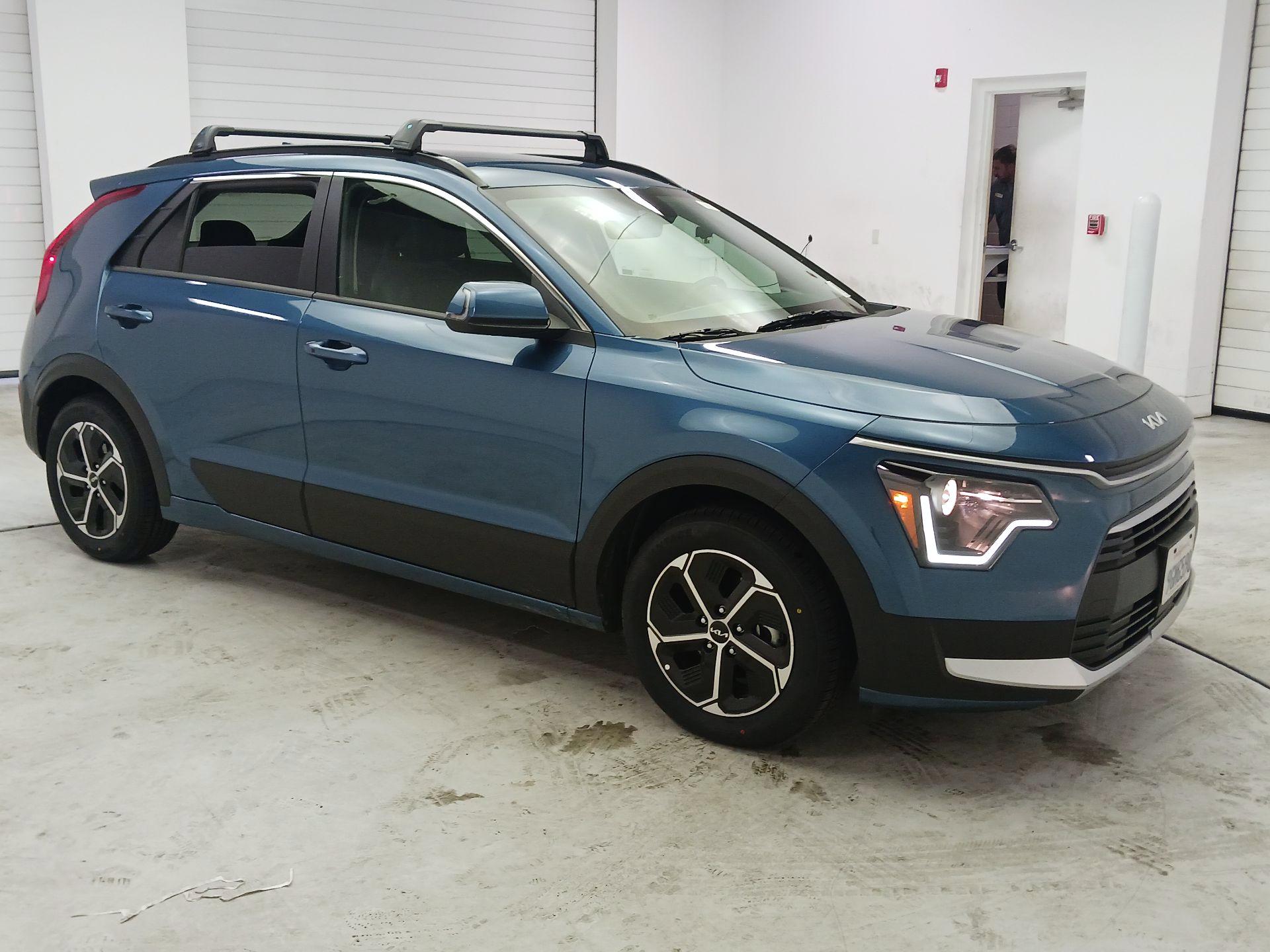 Thumbnail: 2023 Kia Niro - 1