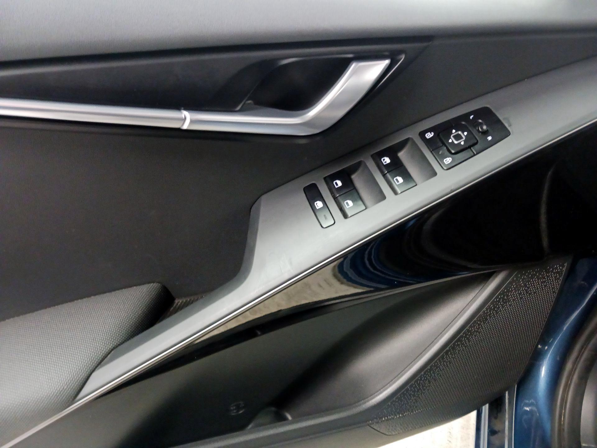 Thumbnail: 2023 Kia Niro - 10