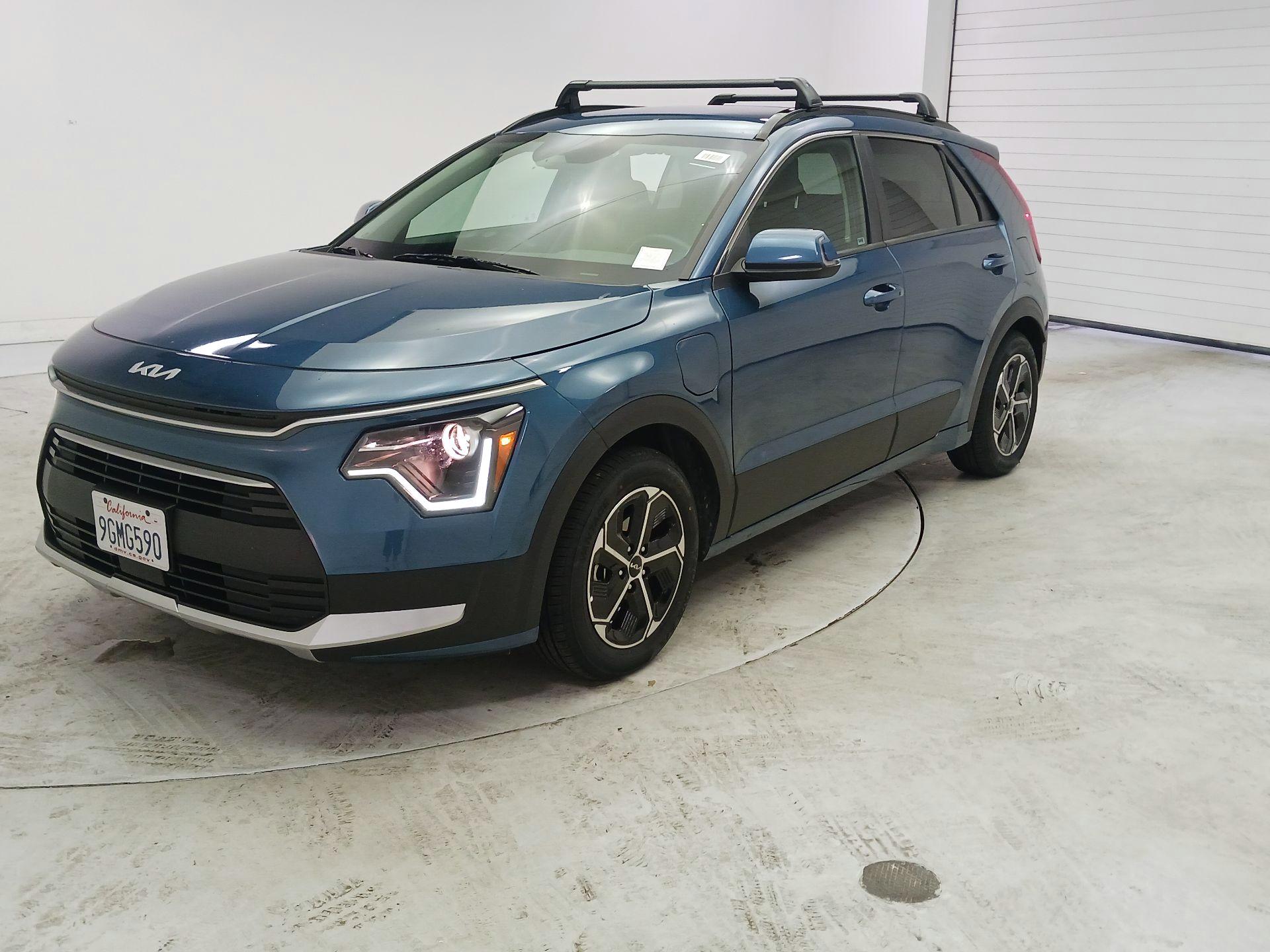 Thumbnail: 2023 Kia Niro - 3