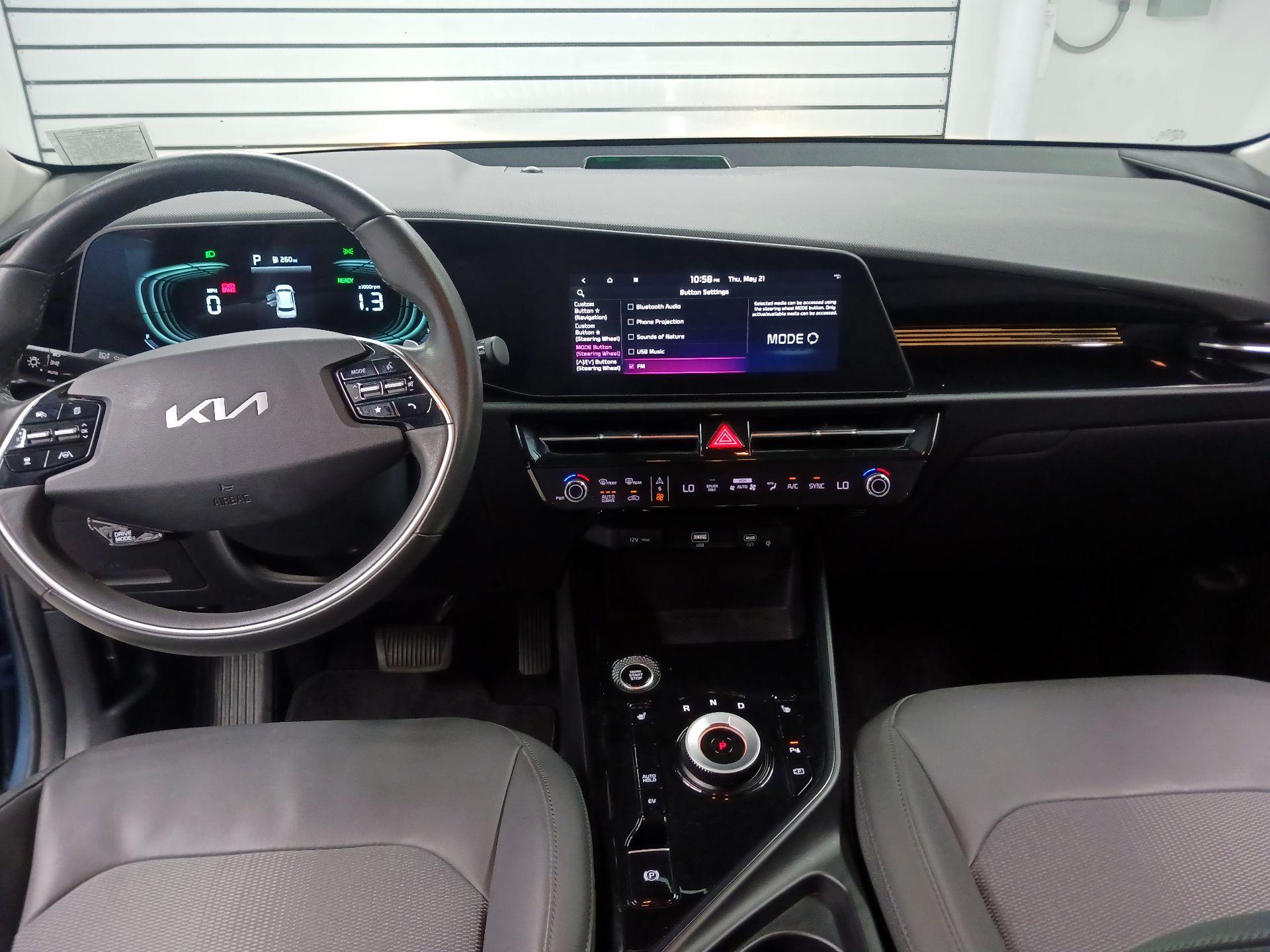 Thumbnail: 2023 Kia Niro - 8