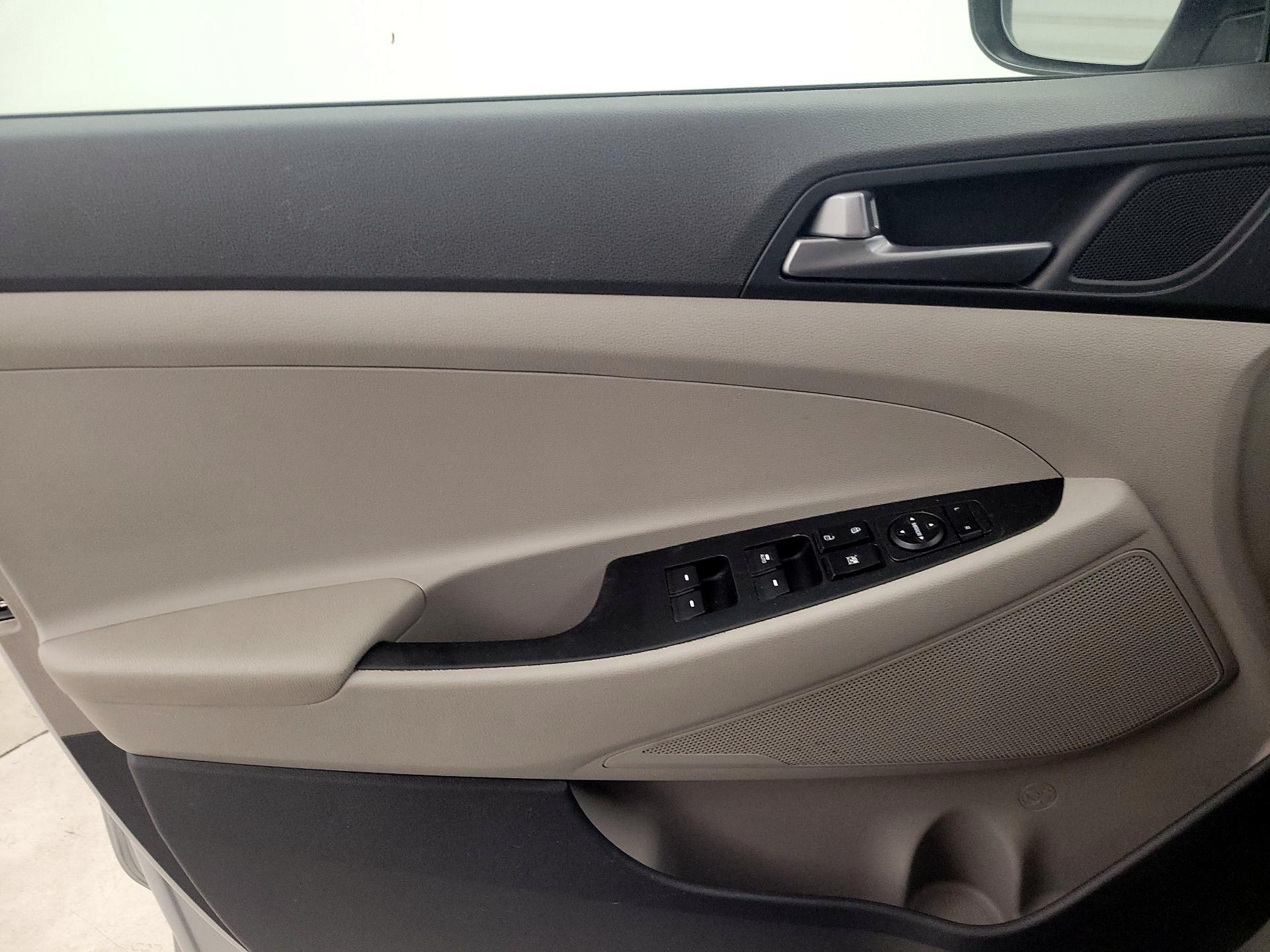 Thumbnail: 2016 Hyundai Tucson - 12