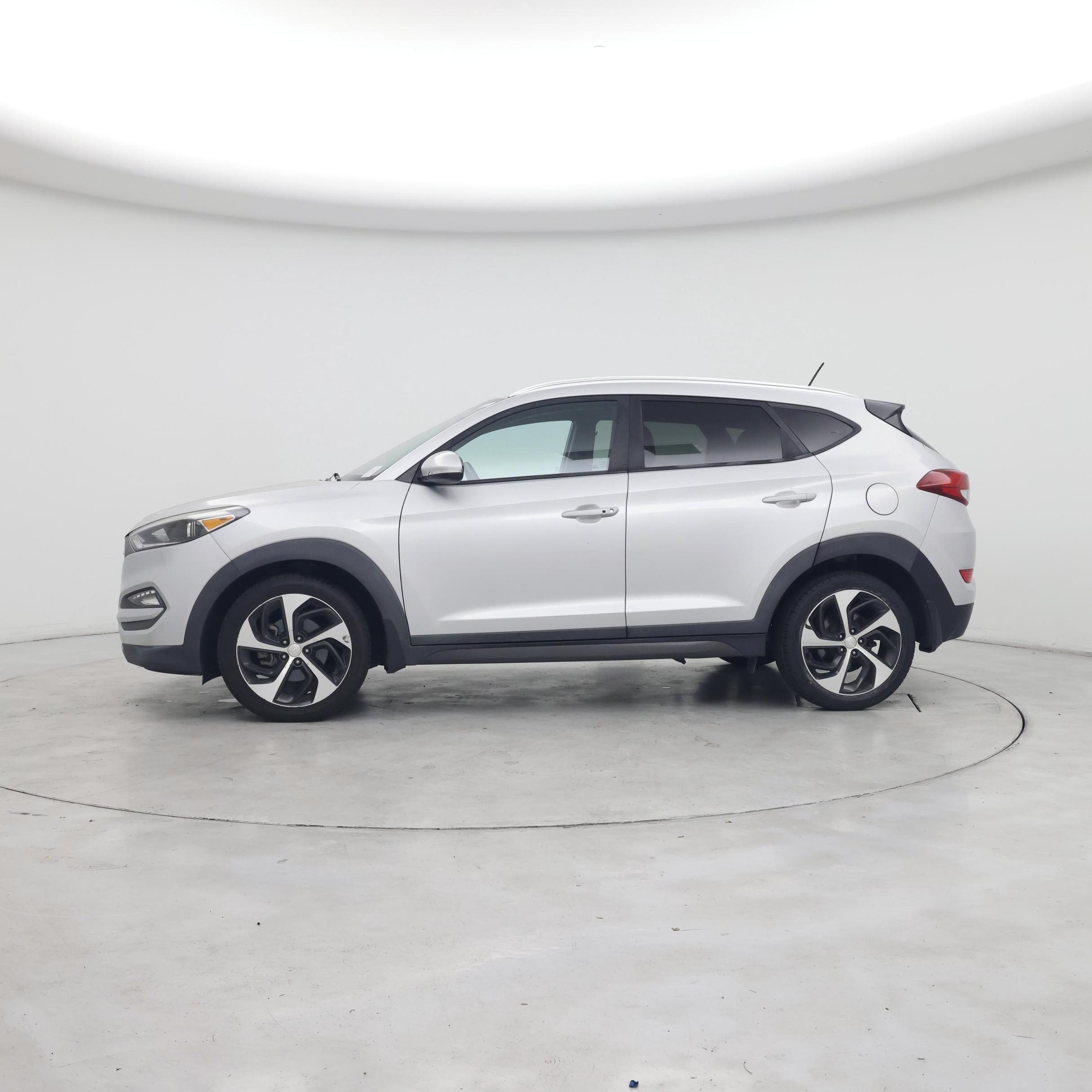 Thumbnail: 2016 Hyundai Tucson - 3