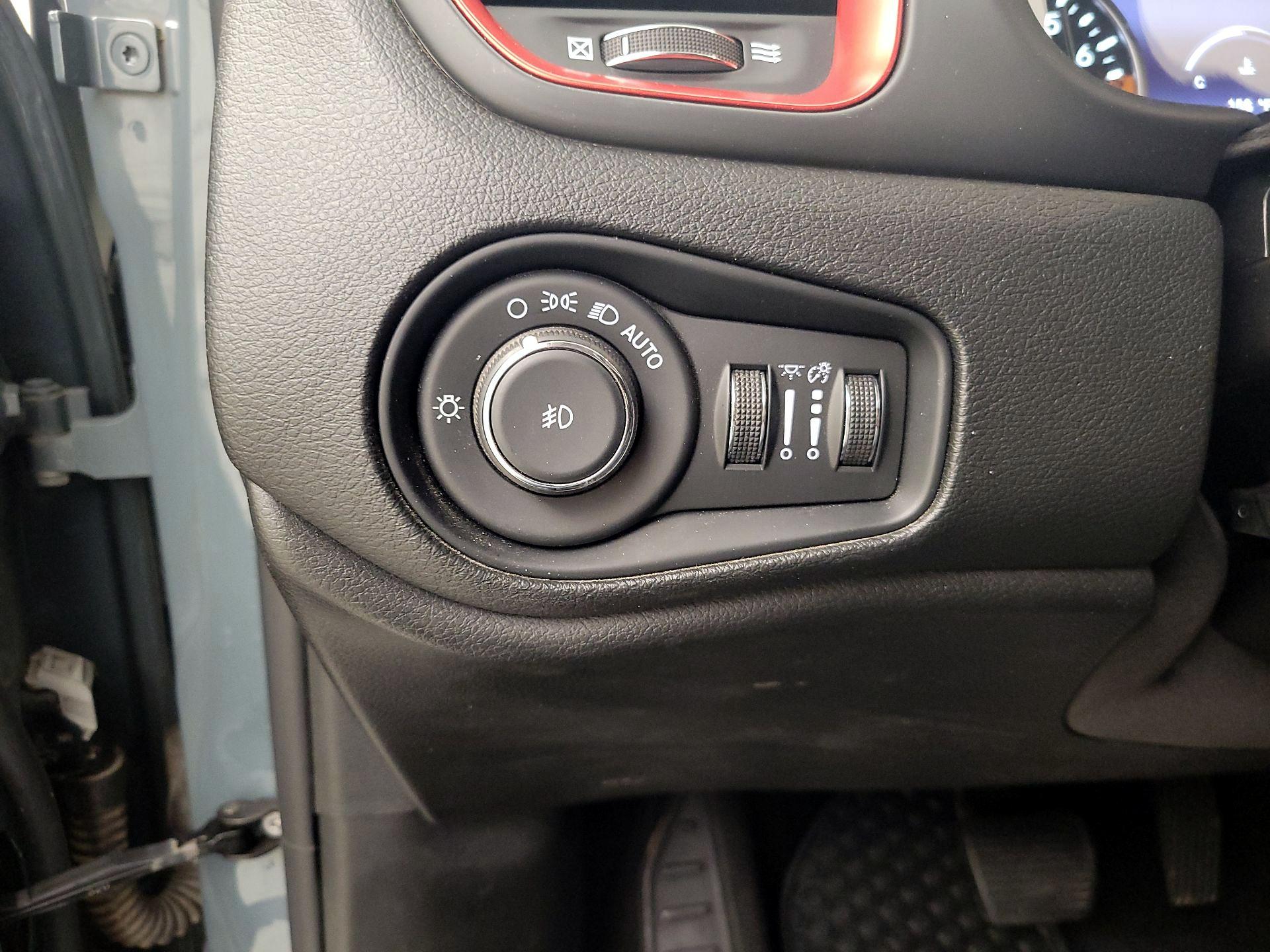 Thumbnail: 2017 Jeep Renegade - 13