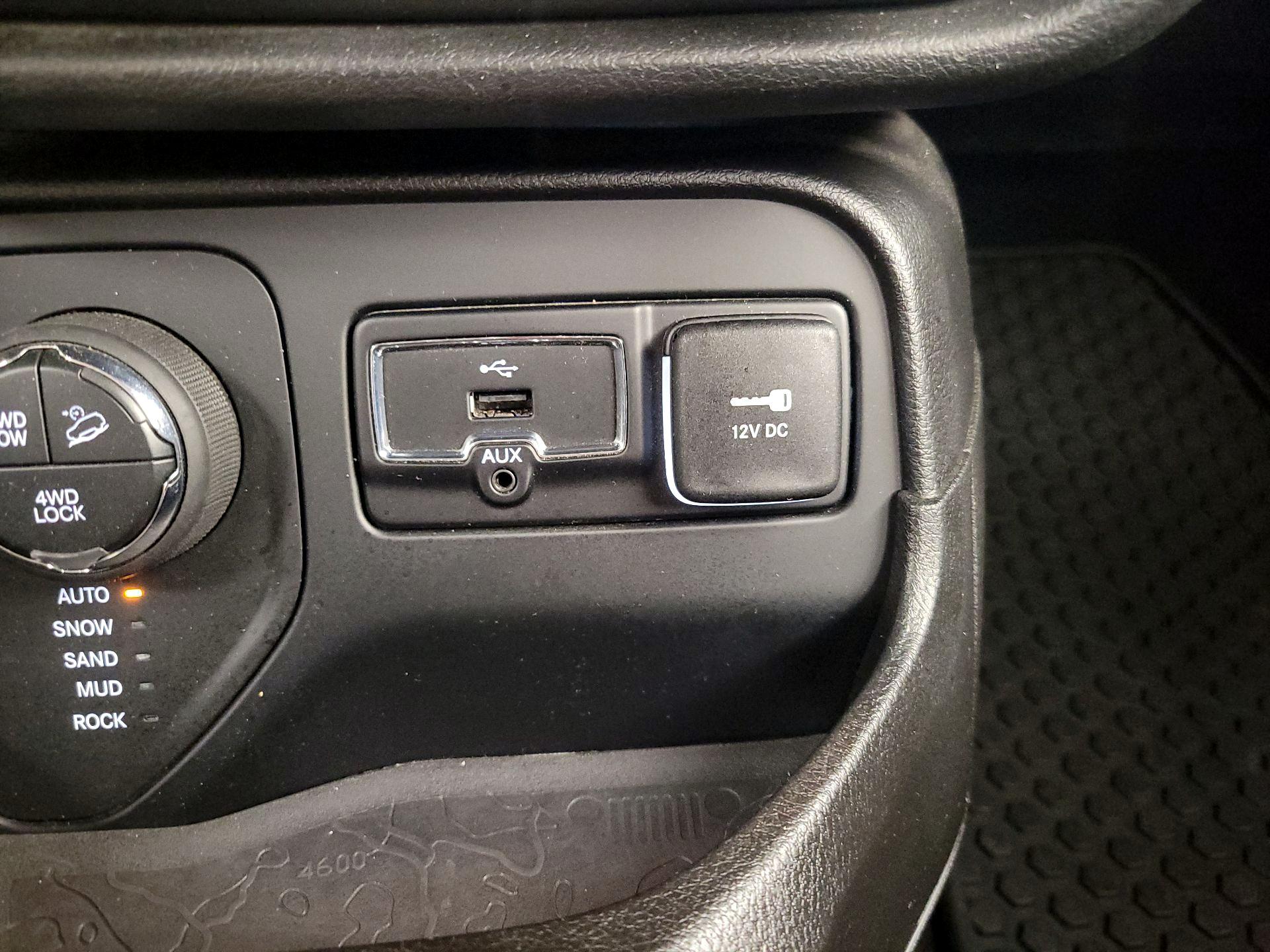Thumbnail: 2017 Jeep Renegade - 18