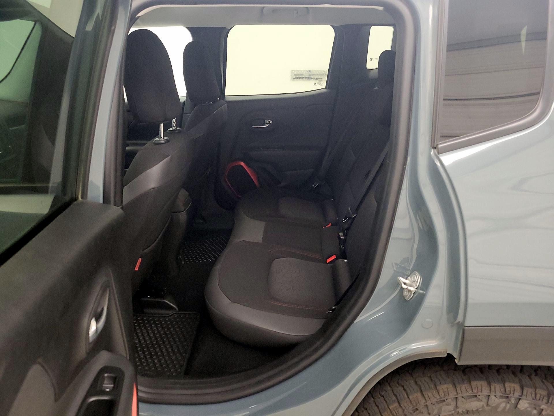 Thumbnail: 2017 Jeep Renegade - 19
