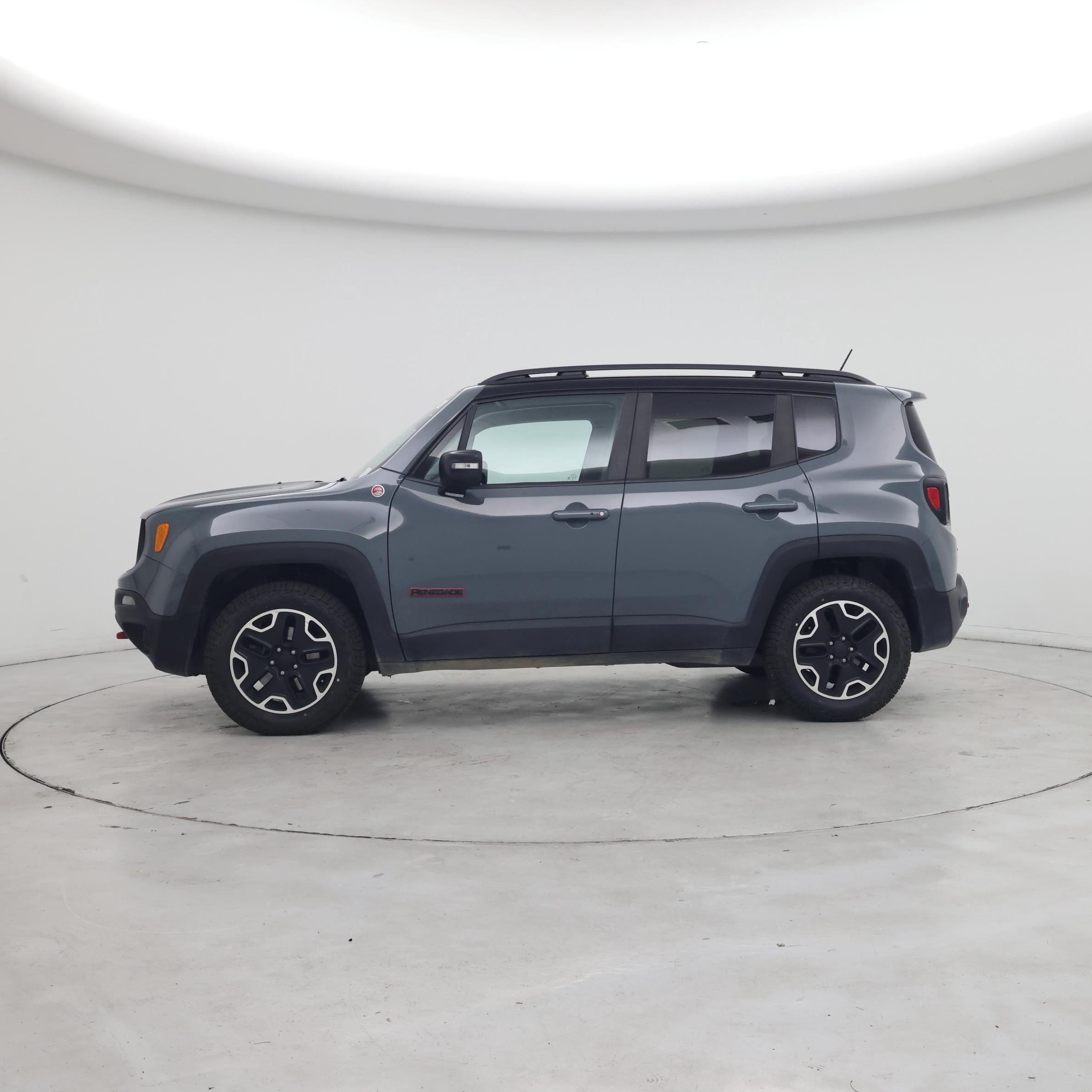 Thumbnail: 2017 Jeep Renegade - 3