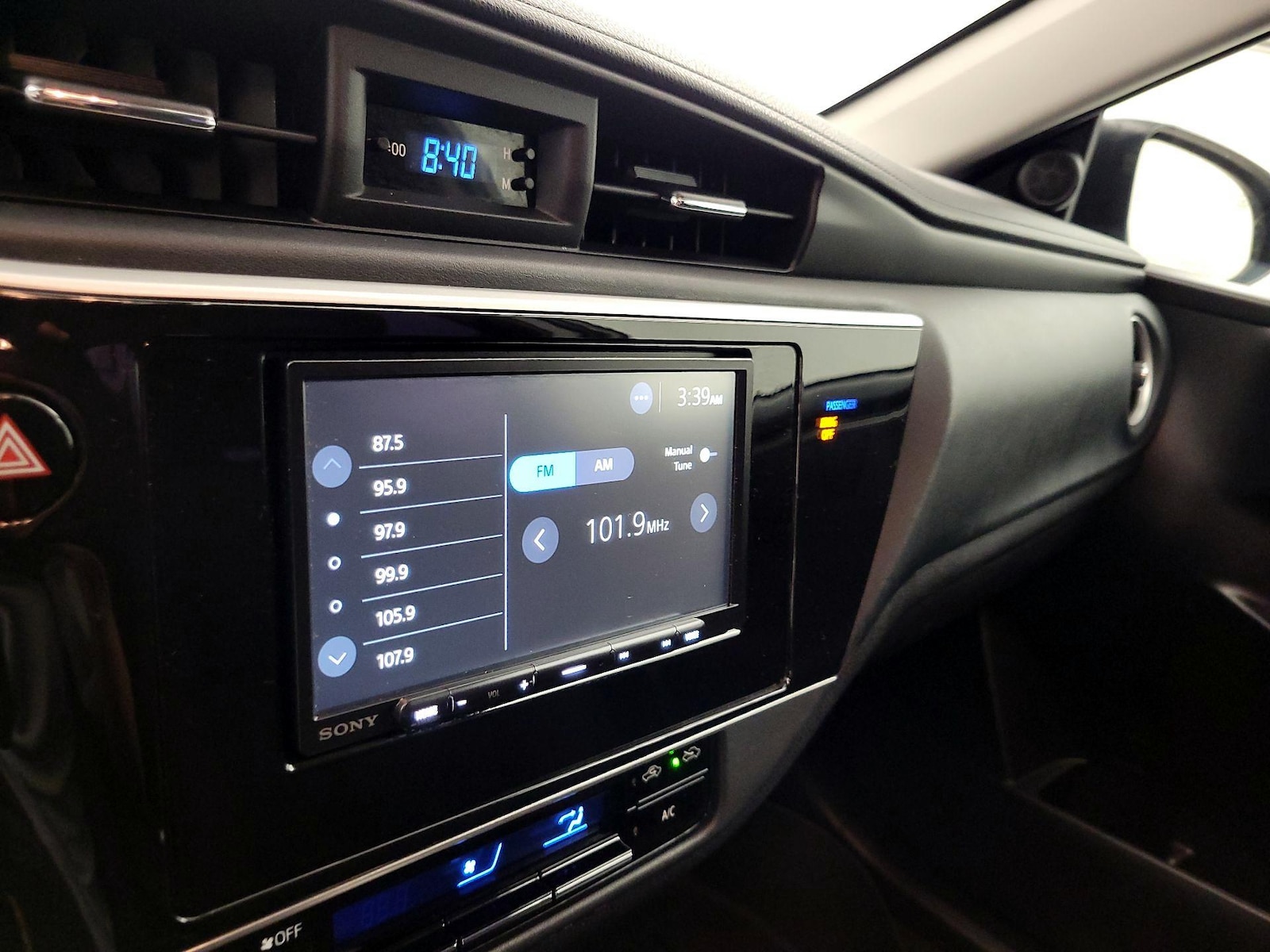2018 Toyota Corolla LE - Photo 16