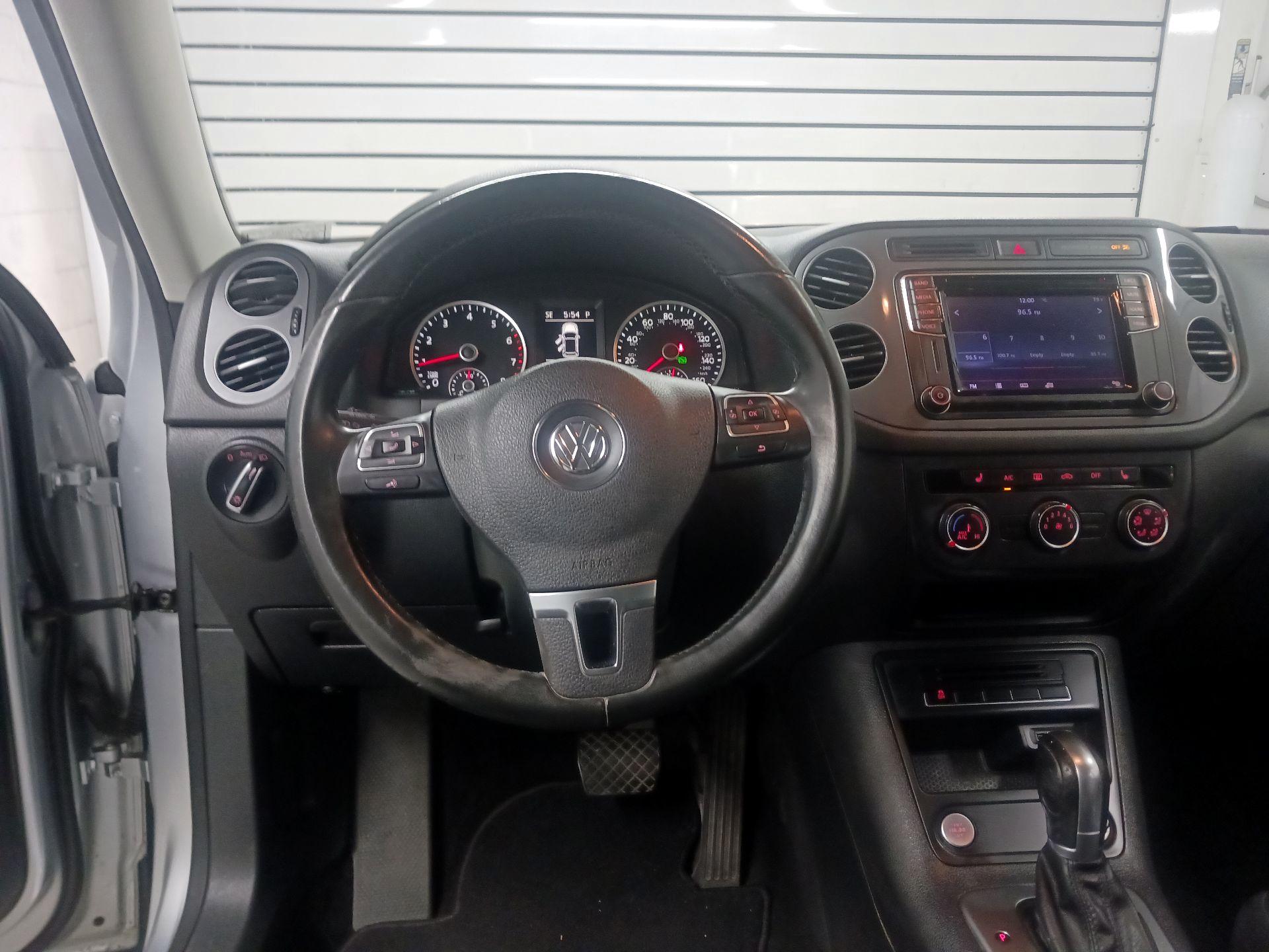 Thumbnail: 2017 Volkswagen Tiguan - 10