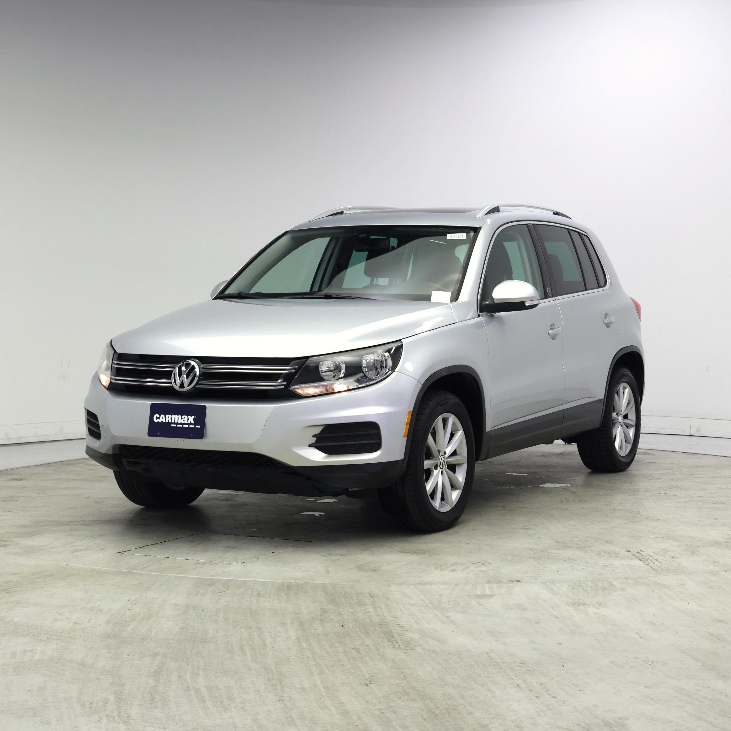 Thumbnail: 2017 Volkswagen Tiguan - 4
