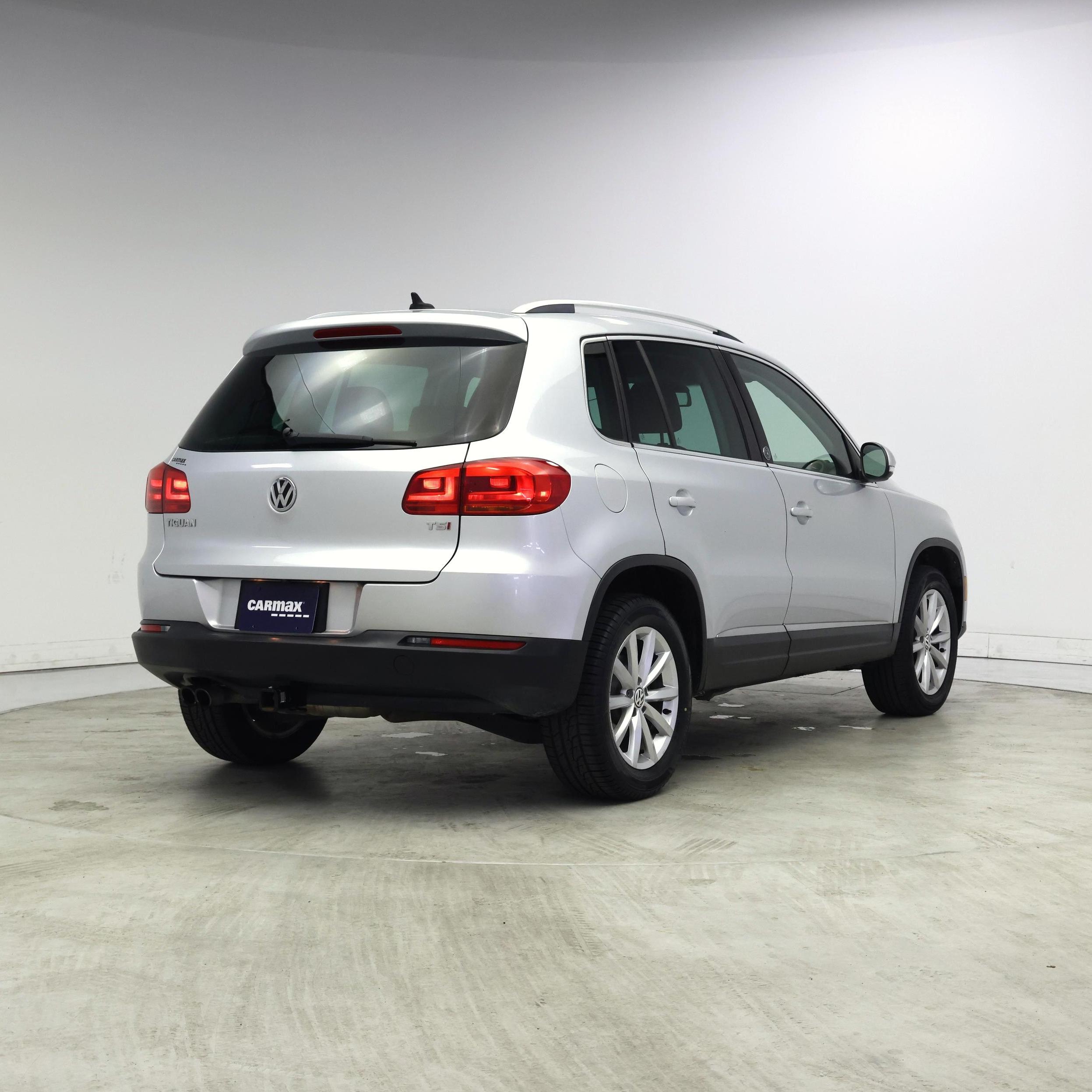Thumbnail: 2017 Volkswagen Tiguan - 8