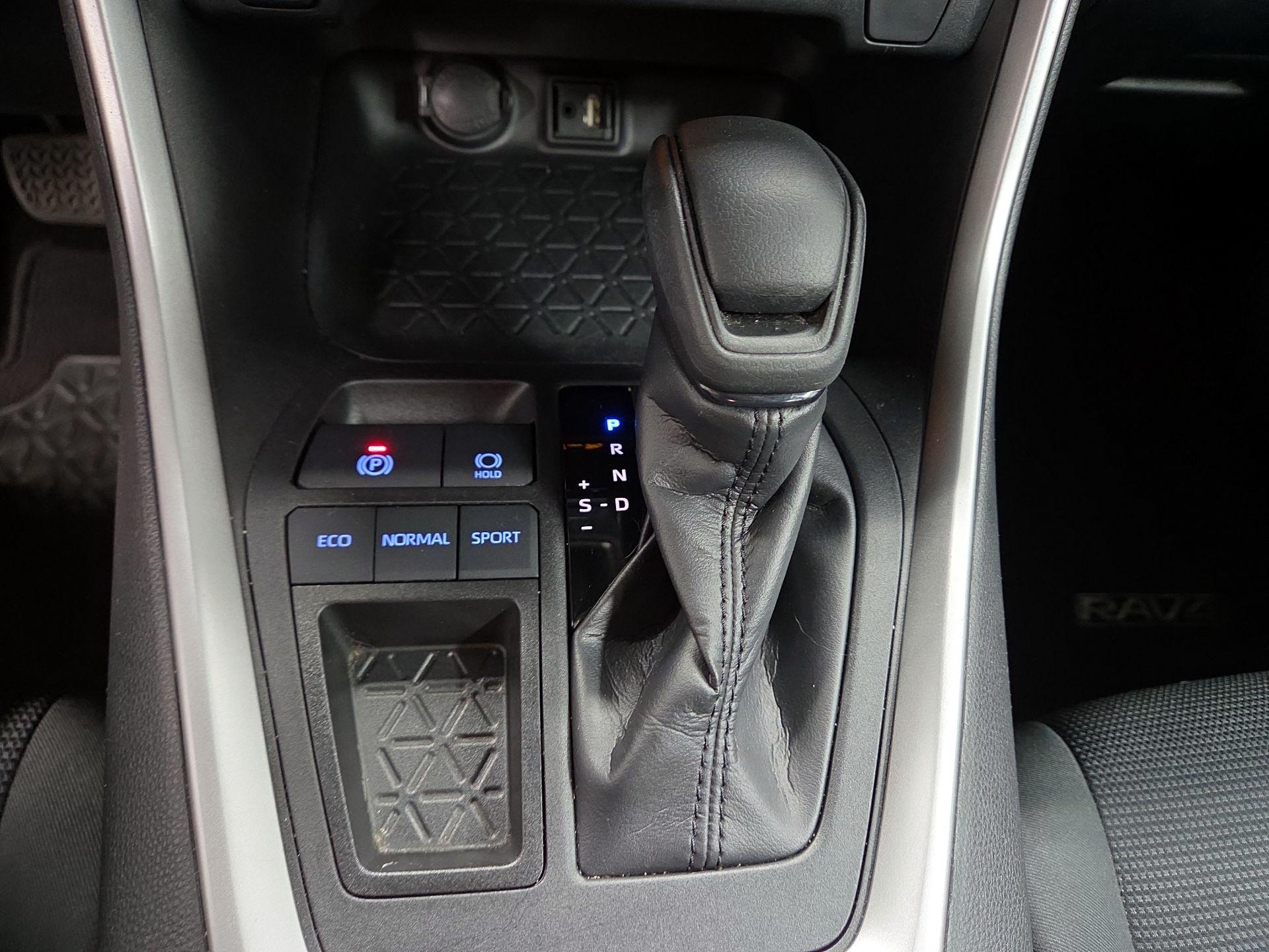Thumbnail: 2019 Toyota RAV4 - 17
