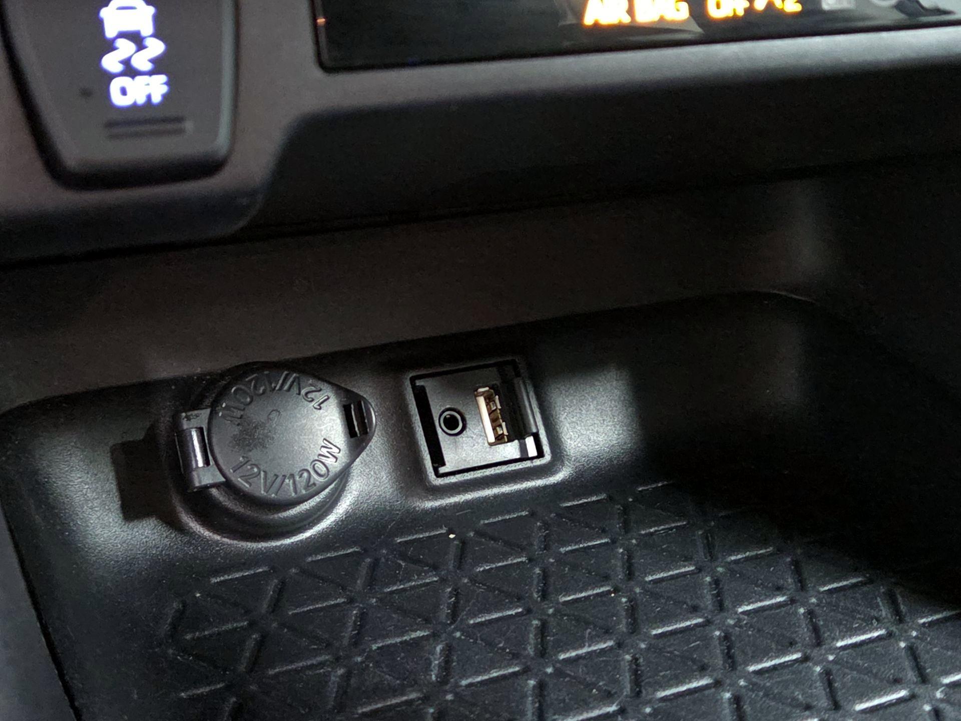 Thumbnail: 2019 Toyota RAV4 - 18