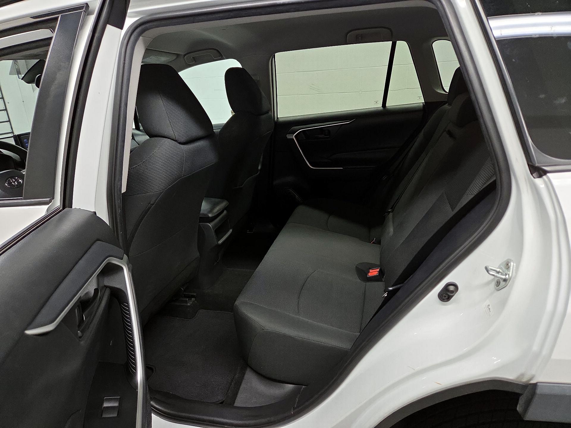 Thumbnail: 2019 Toyota RAV4 - 19