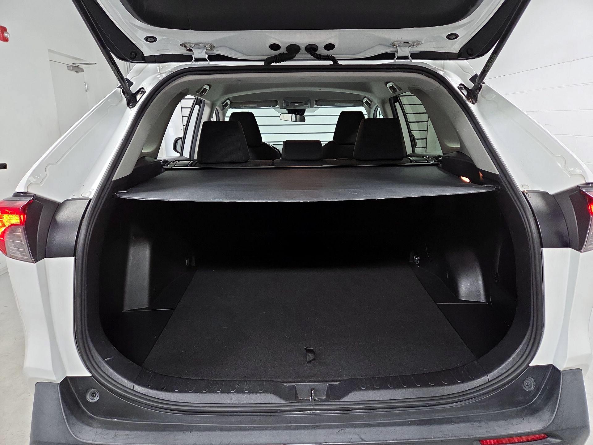 Thumbnail: 2019 Toyota RAV4 - 20
