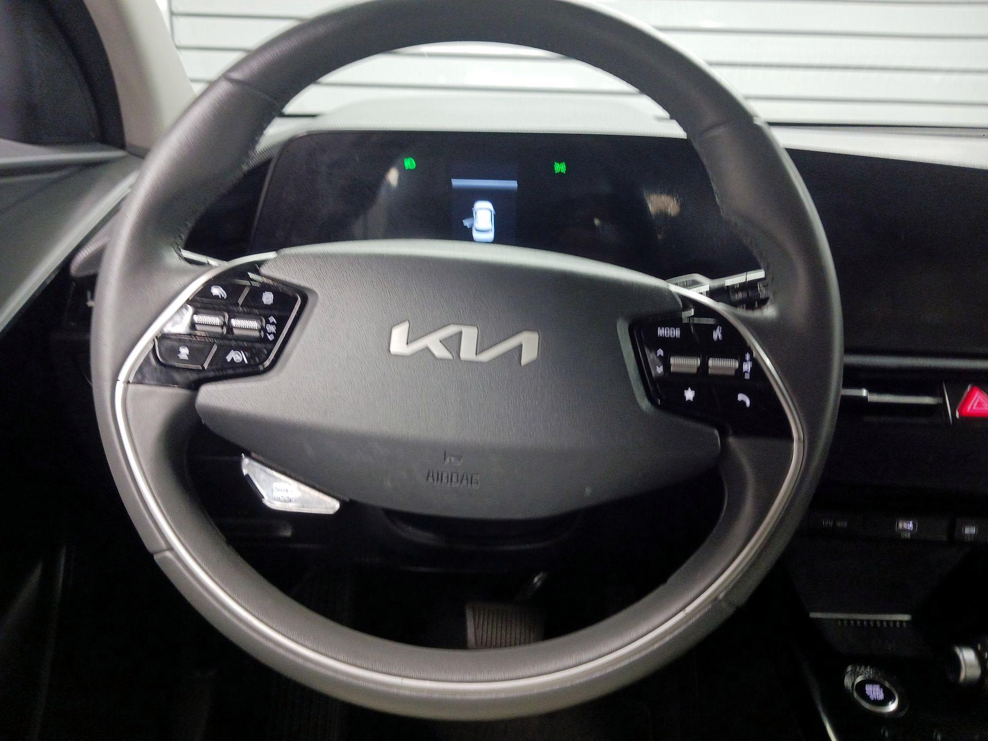 Thumbnail: 2023 Kia Niro - 10