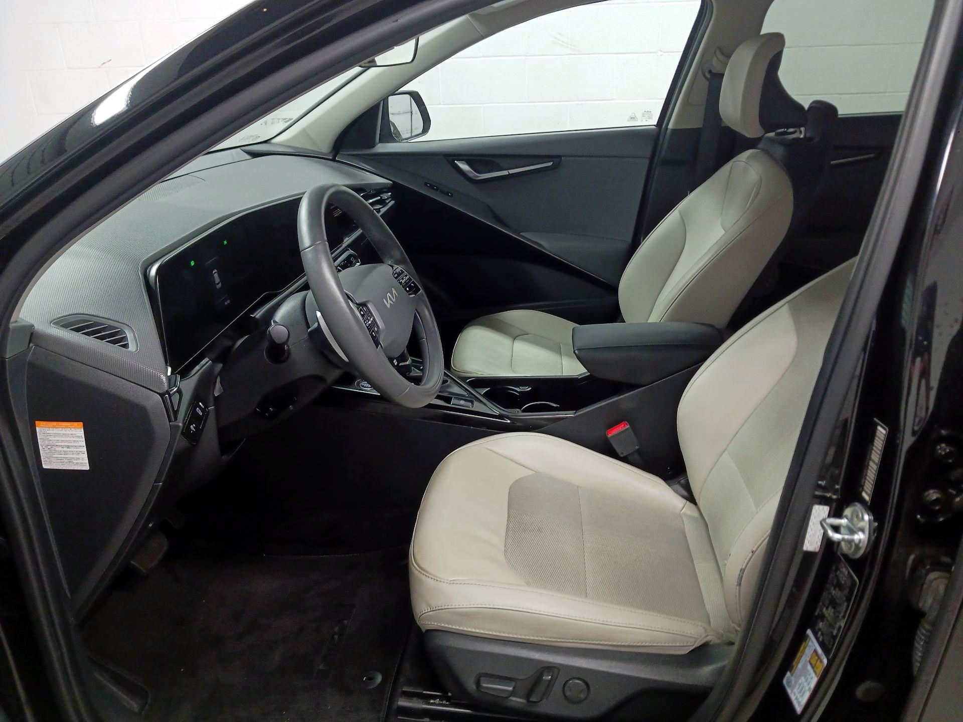 Thumbnail: 2023 Kia Niro - 11