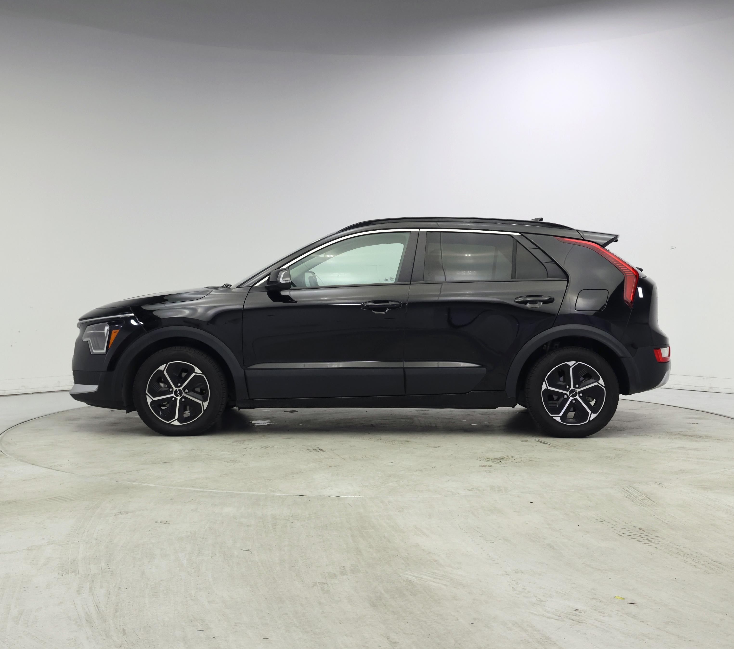 Thumbnail: 2023 Kia Niro - 3
