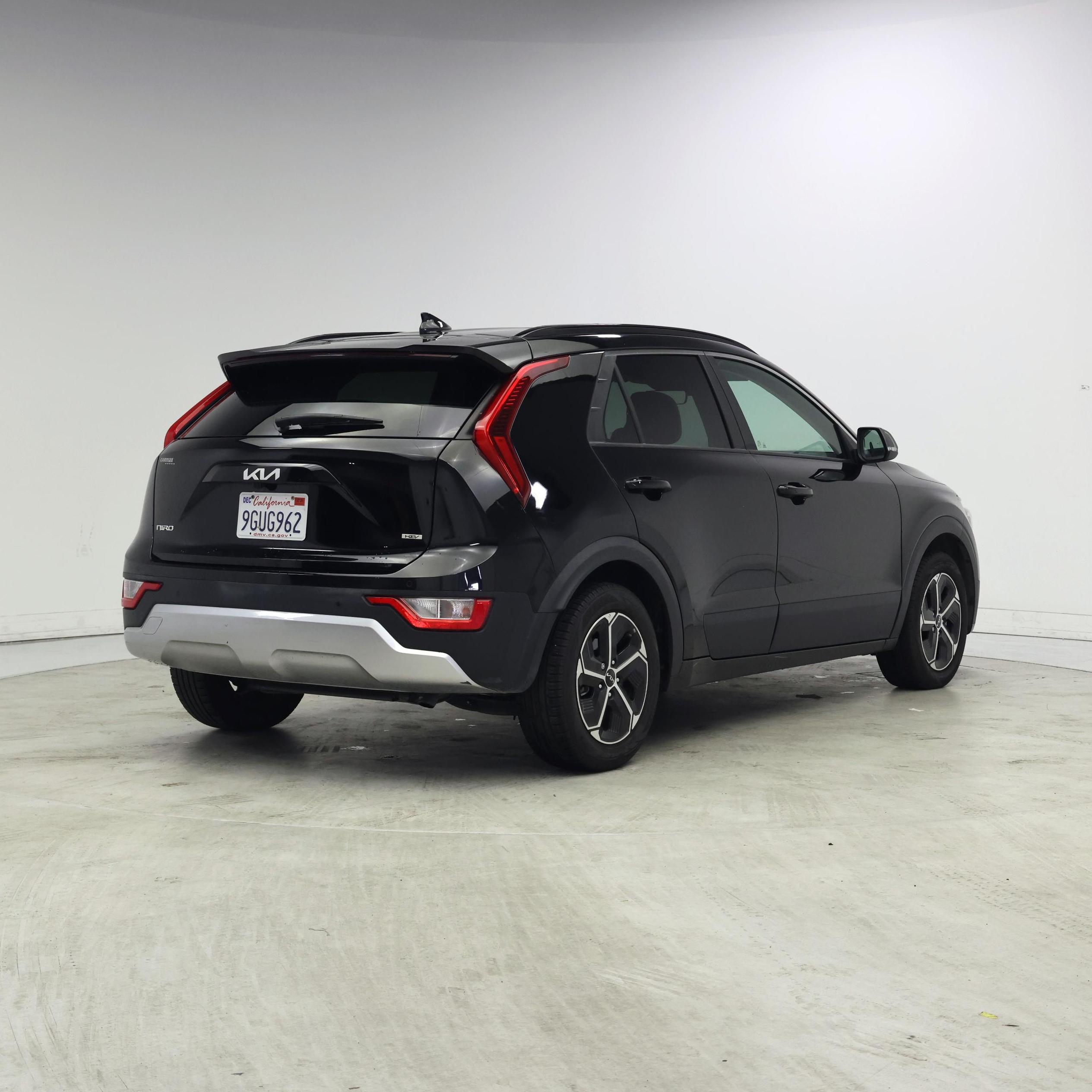 Thumbnail: 2023 Kia Niro - 8