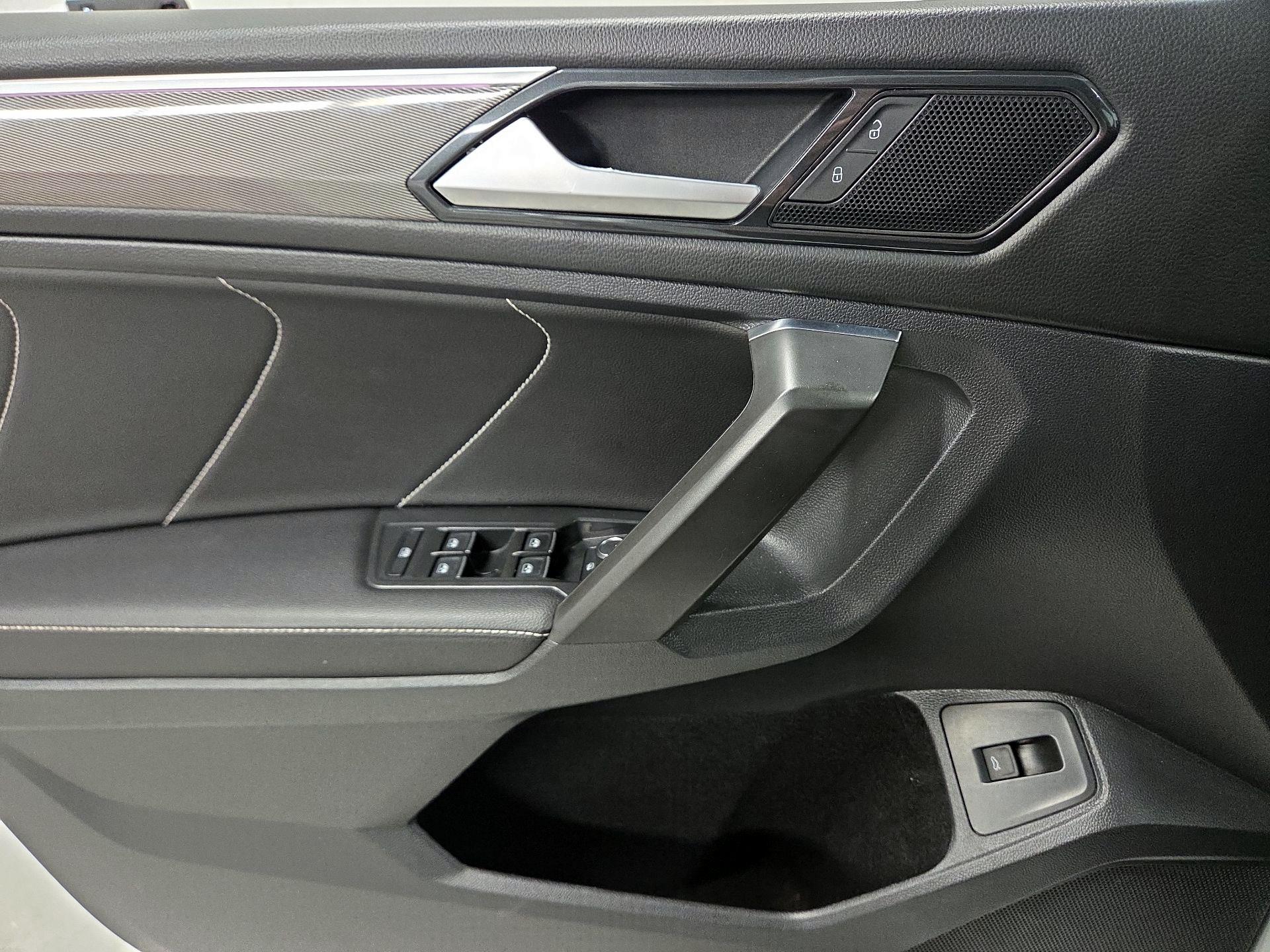 Thumbnail: 2022 Volkswagen Tiguan - 12