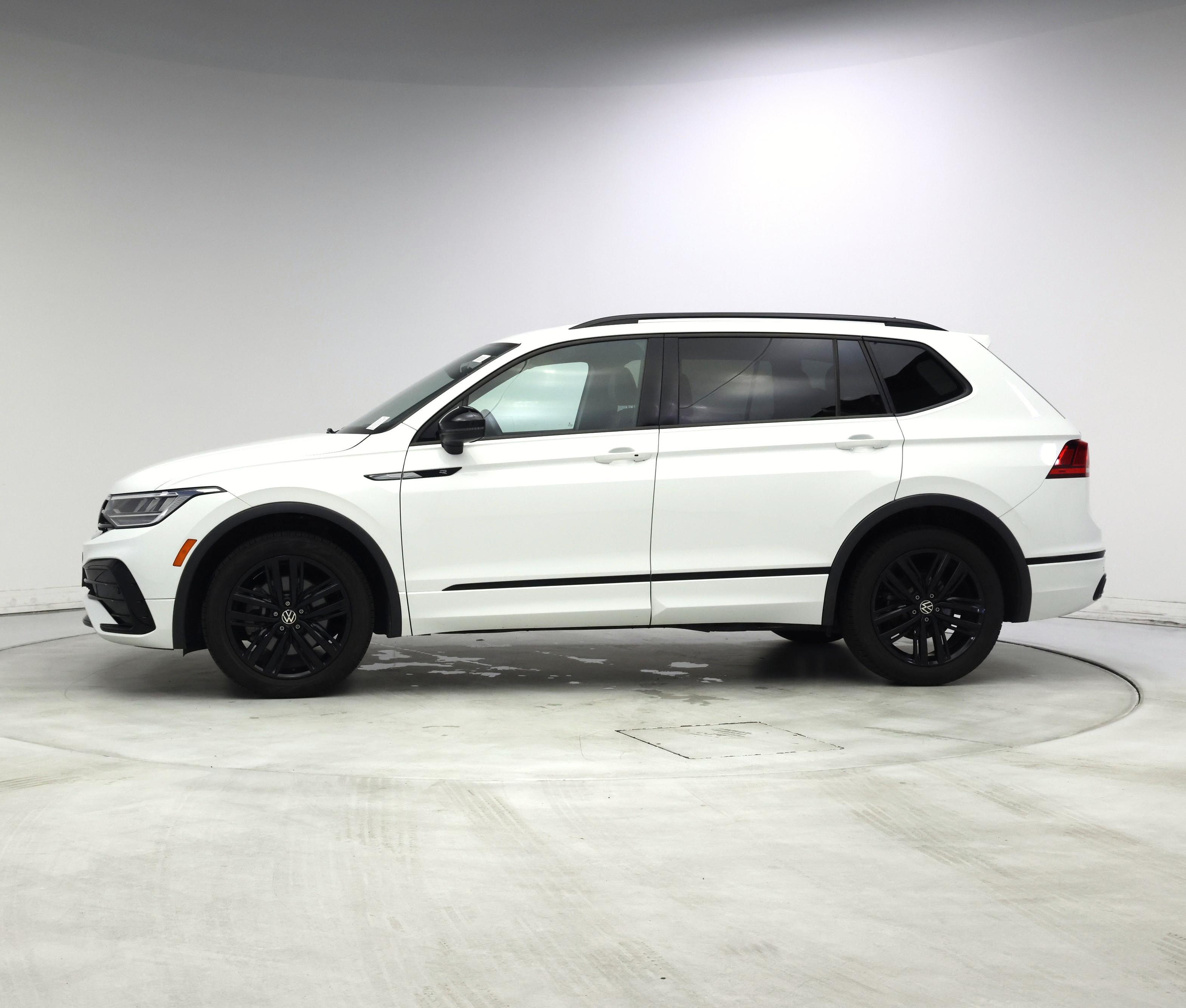 Thumbnail: 2022 Volkswagen Tiguan - 3