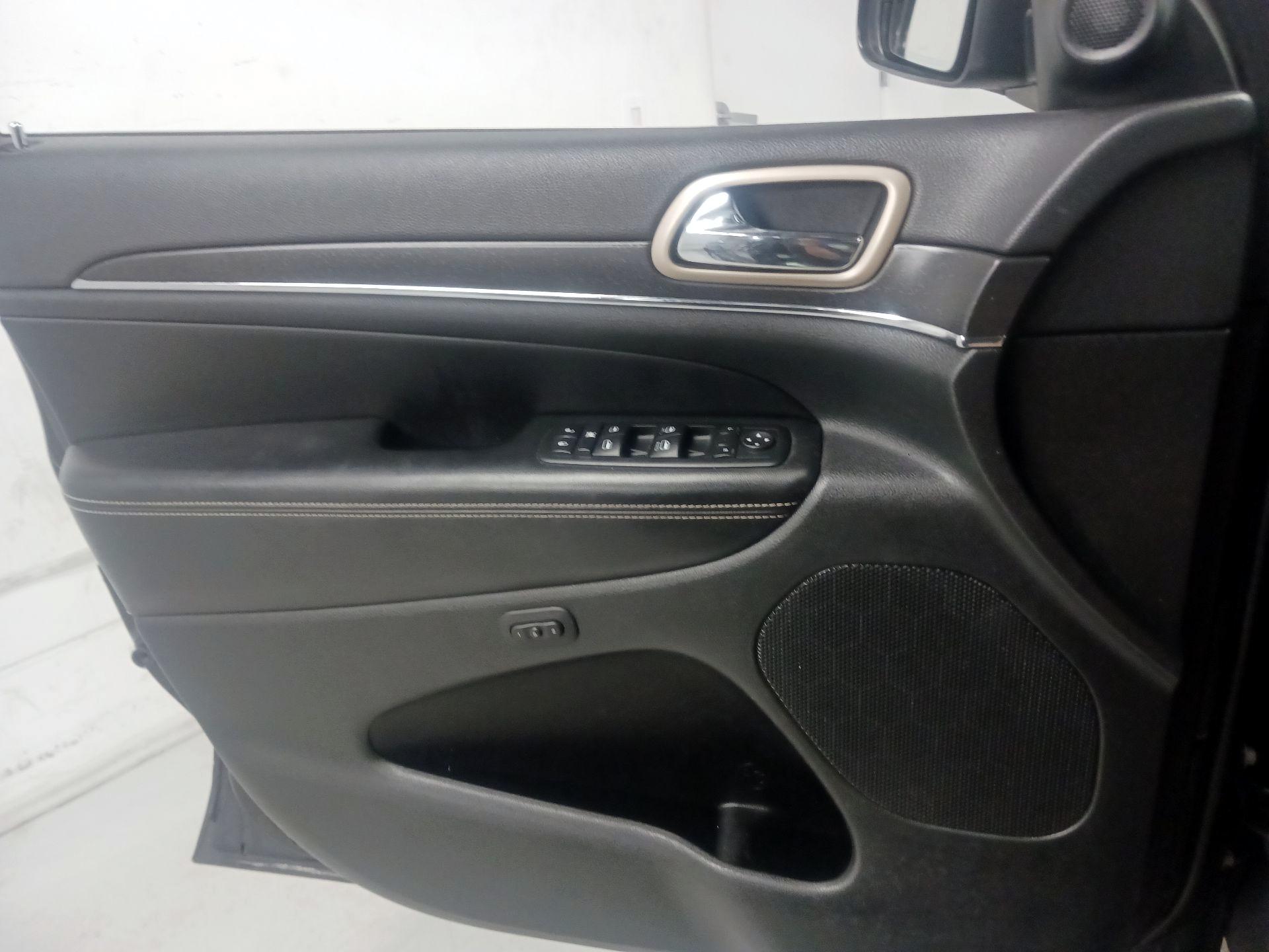 Thumbnail: 2015 Jeep Grand Cherokee - 10