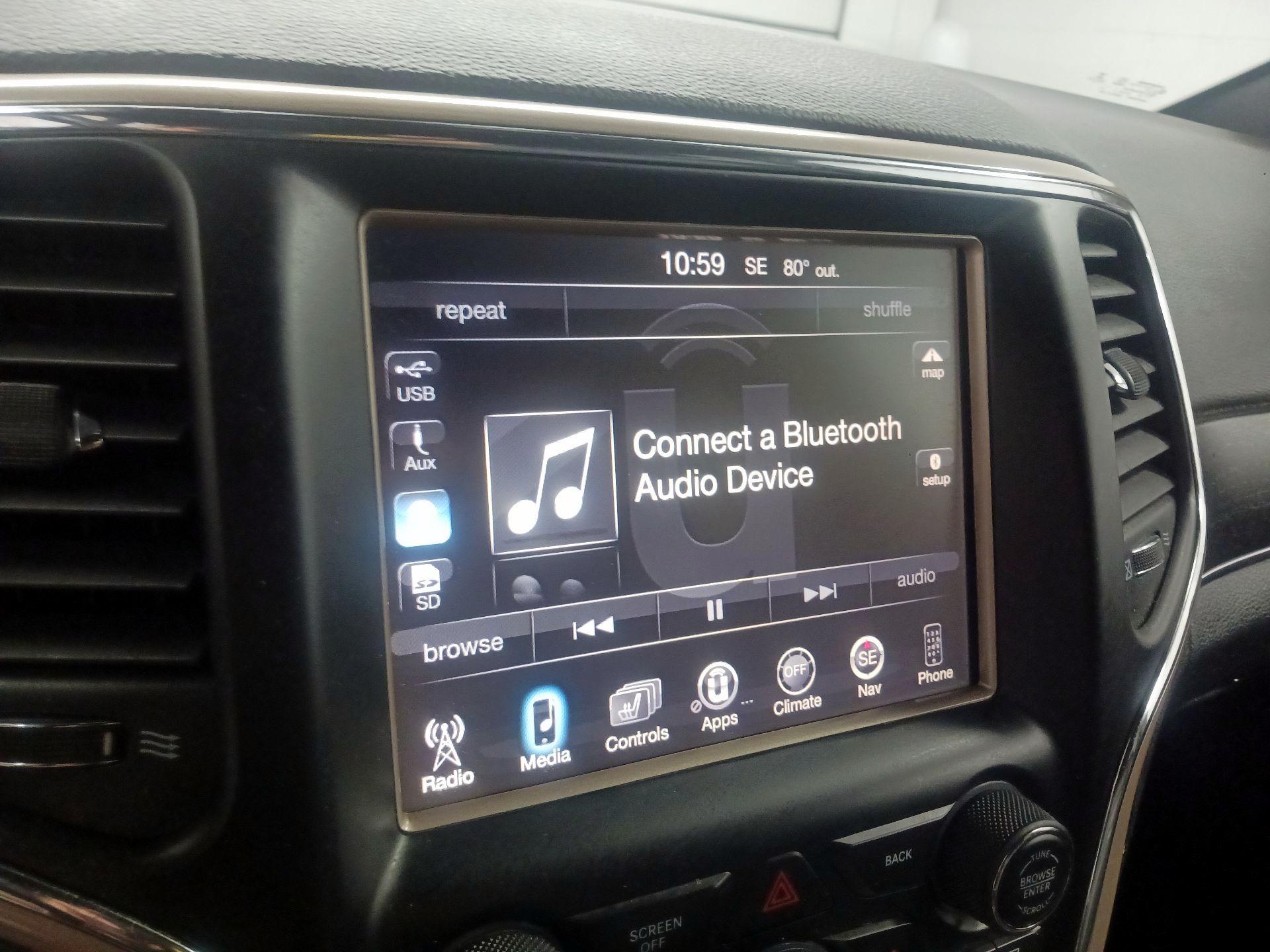 Thumbnail: 2015 Jeep Grand Cherokee - 11