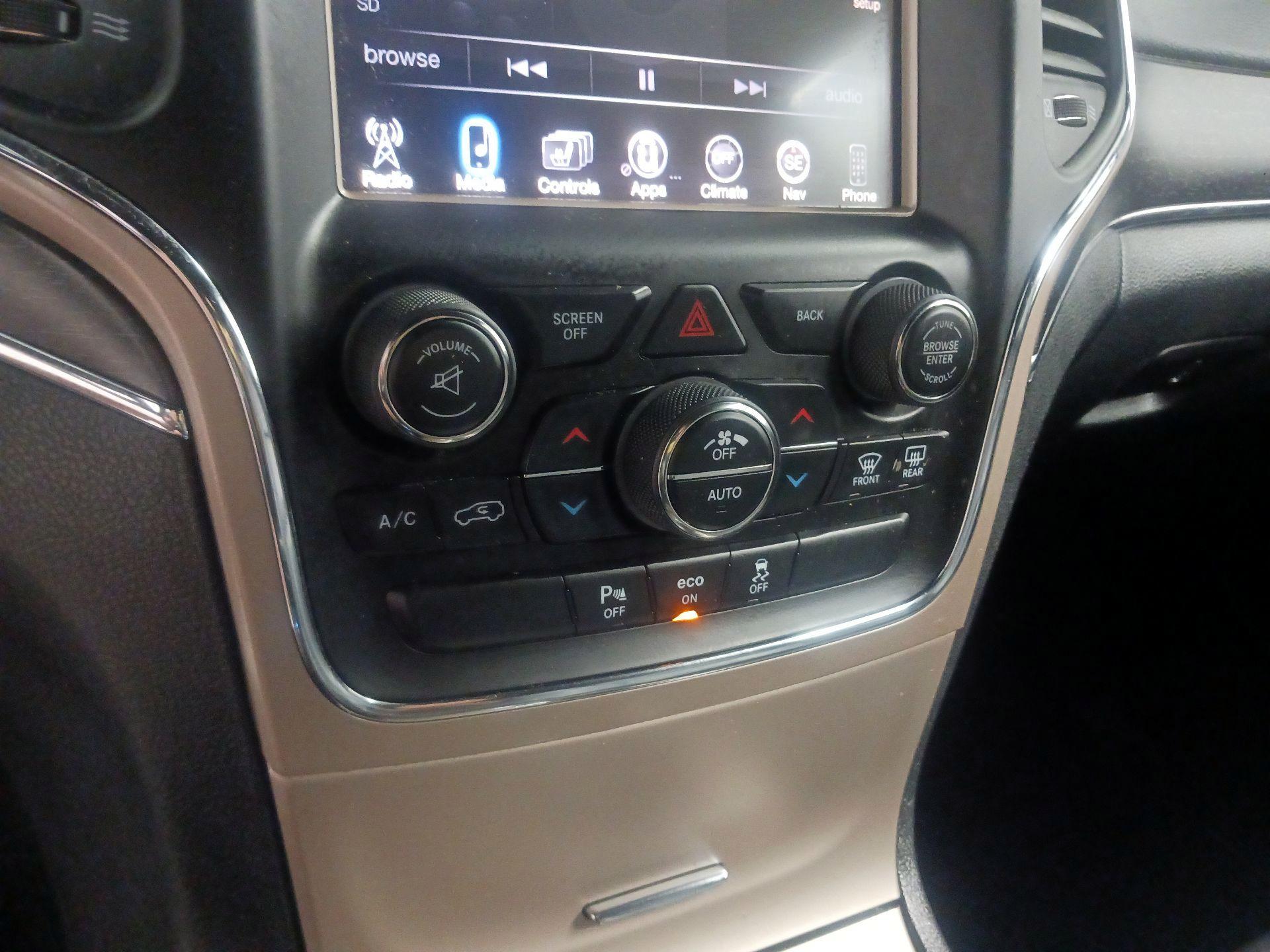 Thumbnail: 2015 Jeep Grand Cherokee - 12