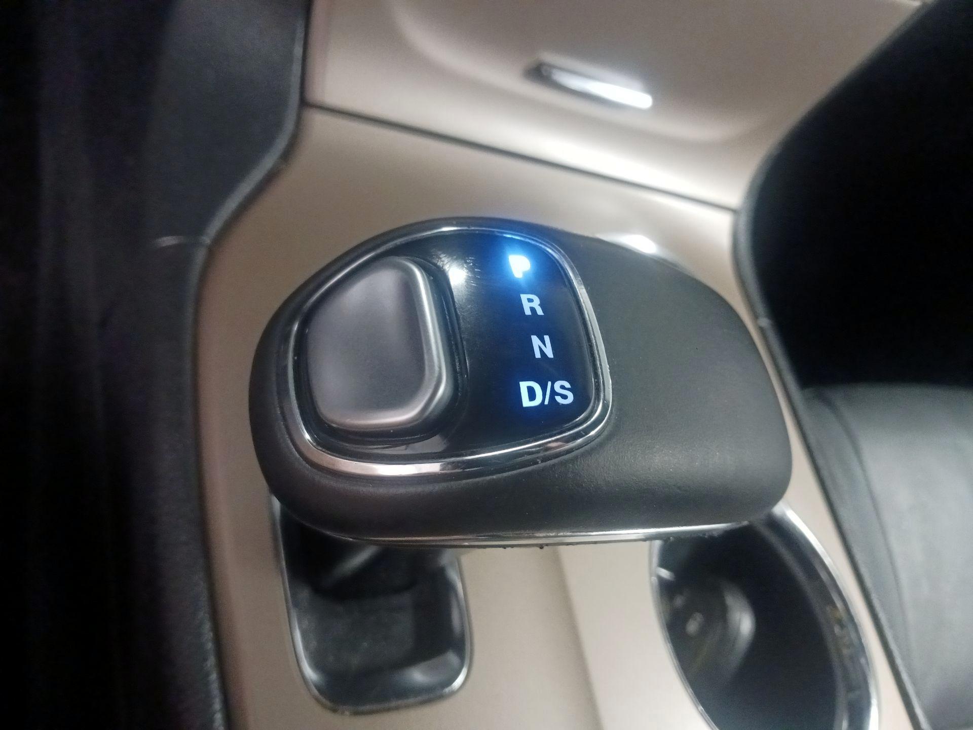 Thumbnail: 2015 Jeep Grand Cherokee - 13