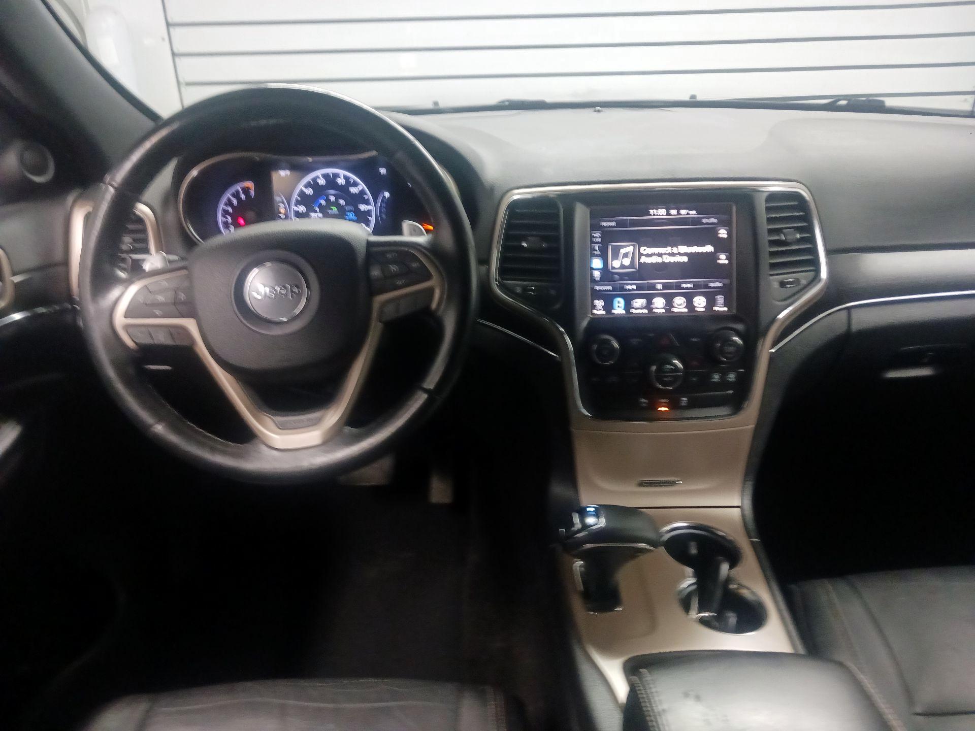 Thumbnail: 2015 Jeep Grand Cherokee - 8