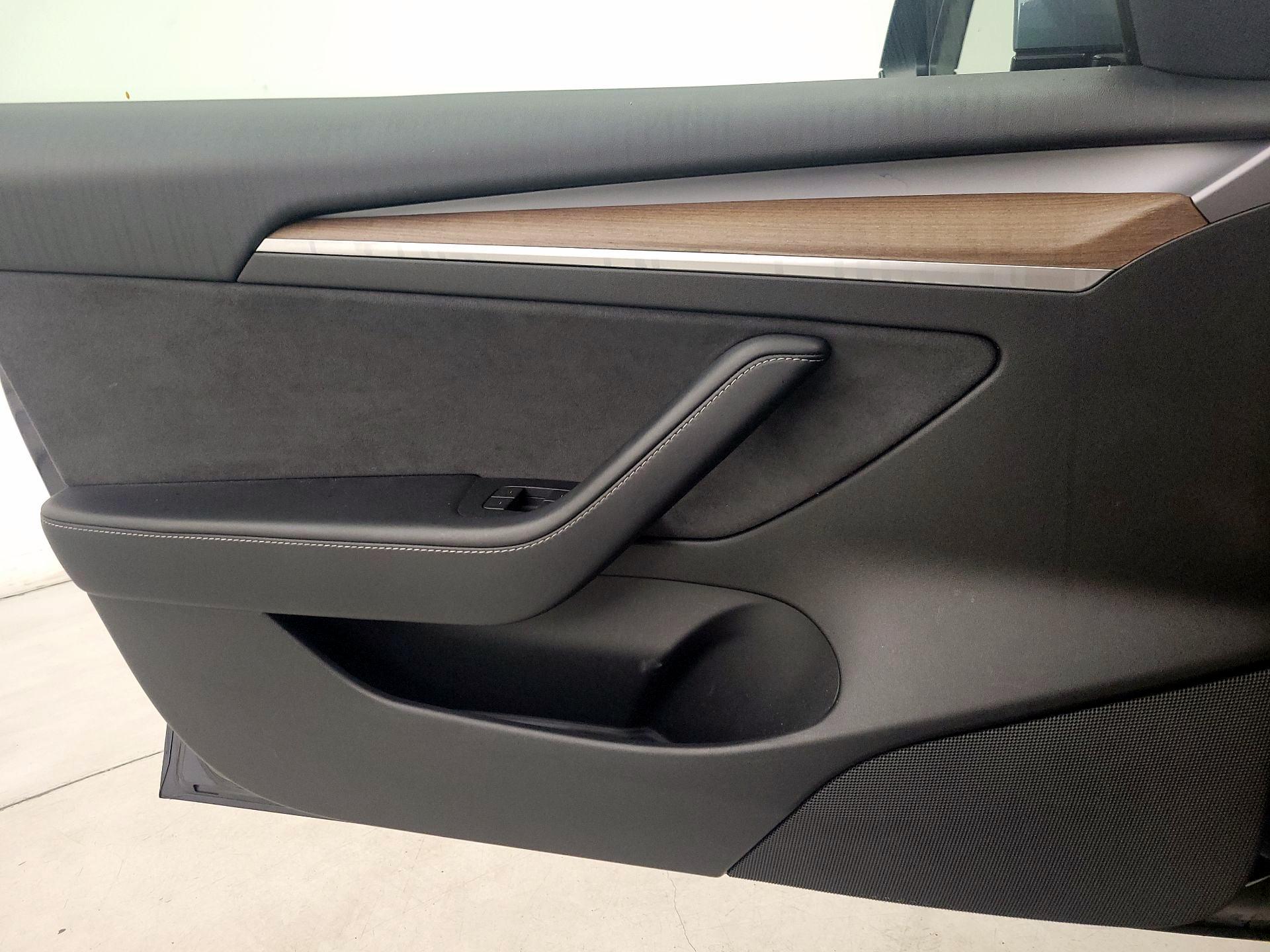 Thumbnail: 2022 Tesla Model 3 - 12