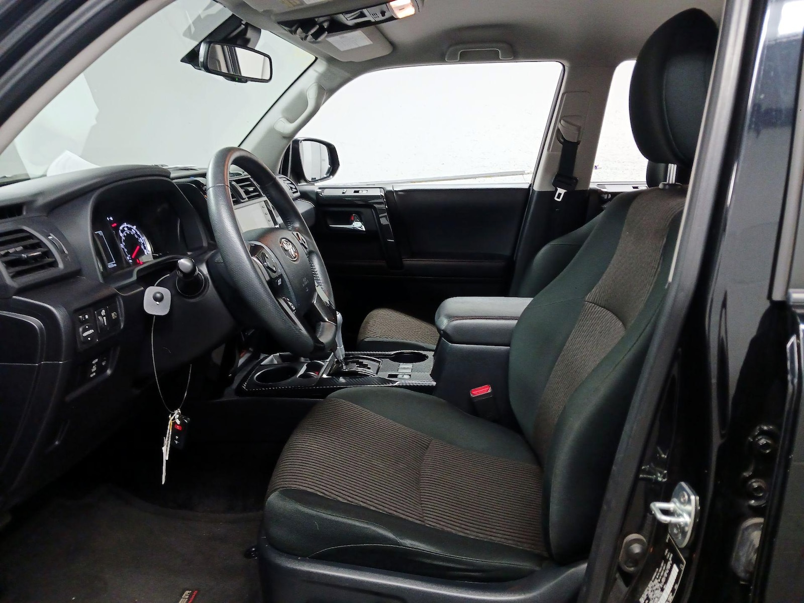2023 Toyota 4Runner TRD Off-Road - Photo 10