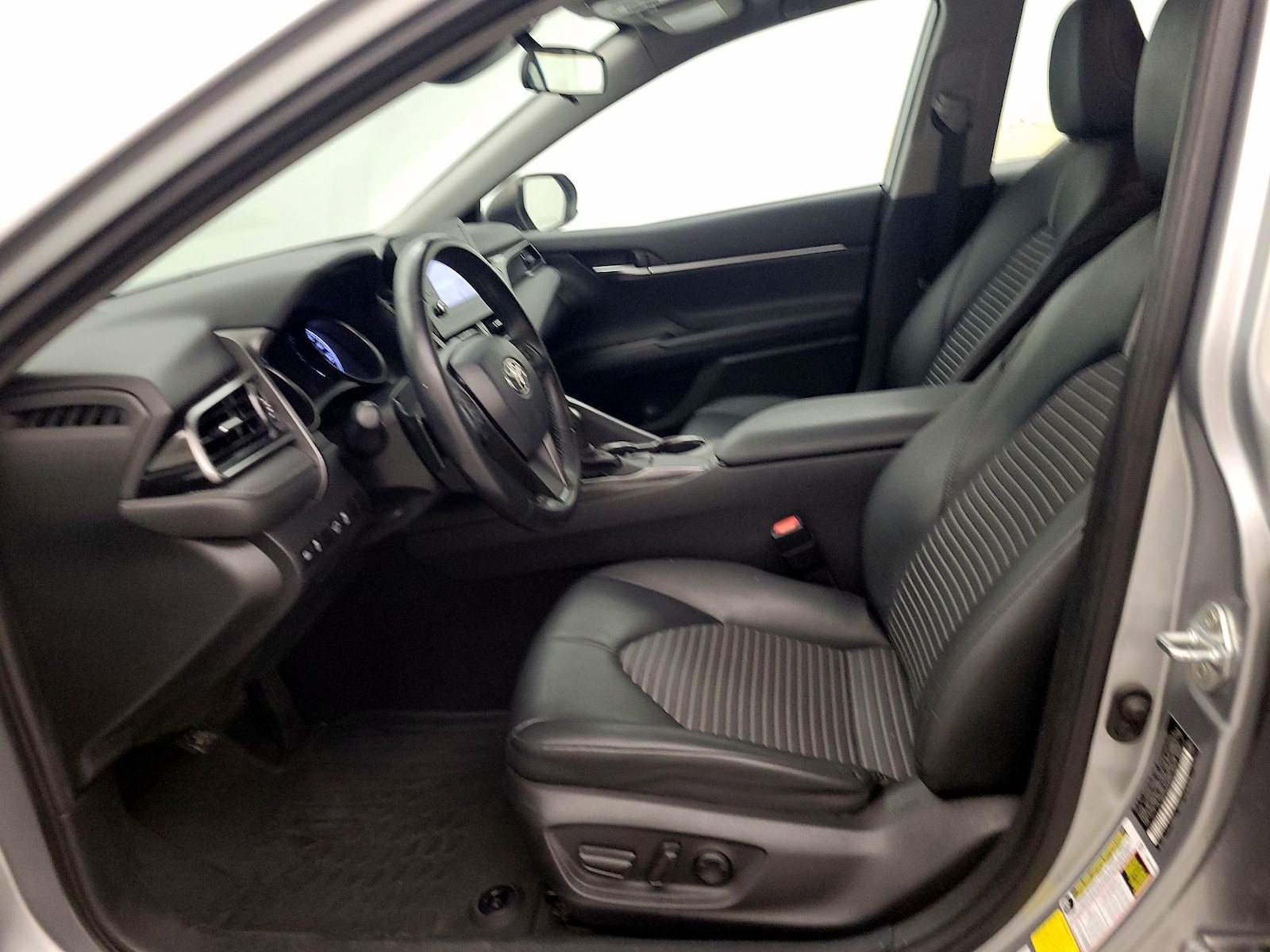 2021 Toyota Camry SE - Photo 12