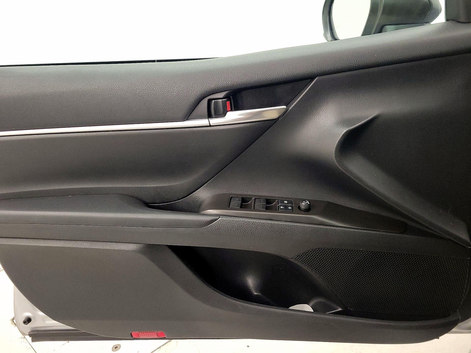 2021 Toyota Camry SE - Photo 13