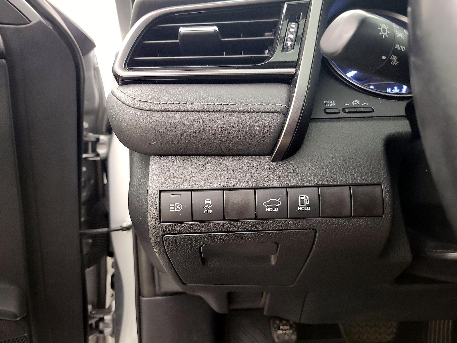 2021 Toyota Camry SE - Photo 14