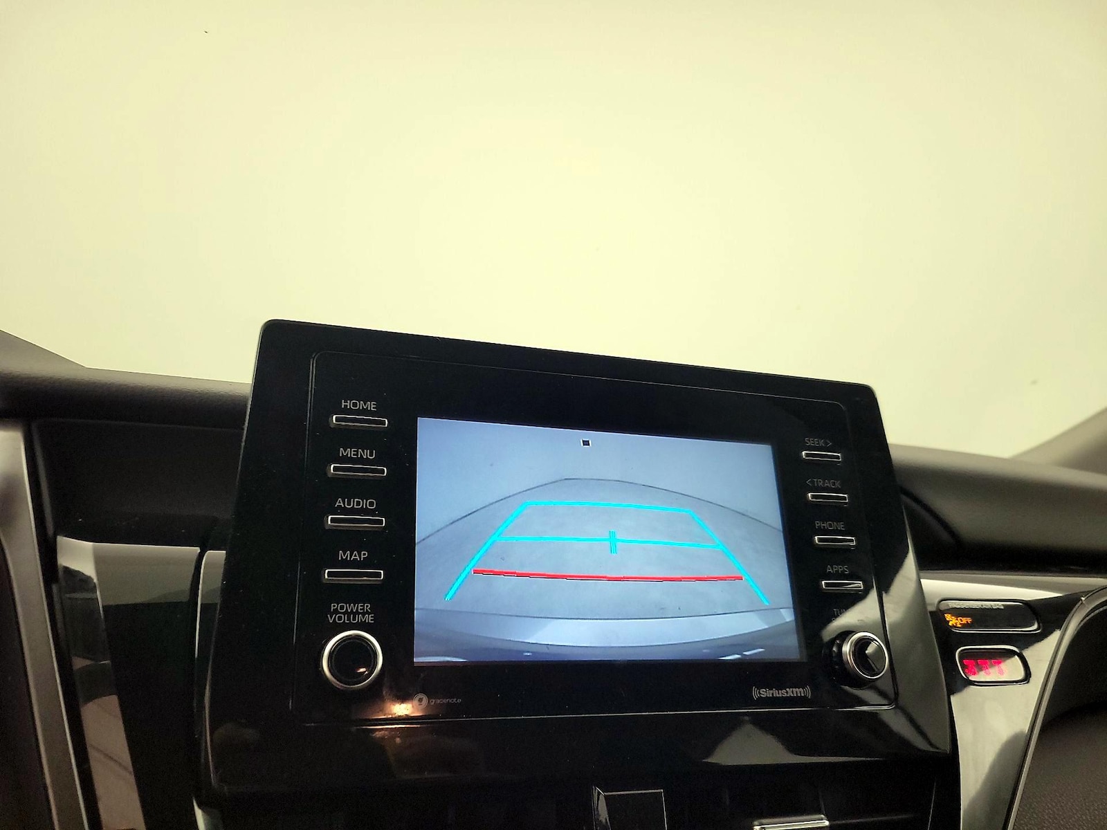 2021 Toyota Camry SE - Photo 15