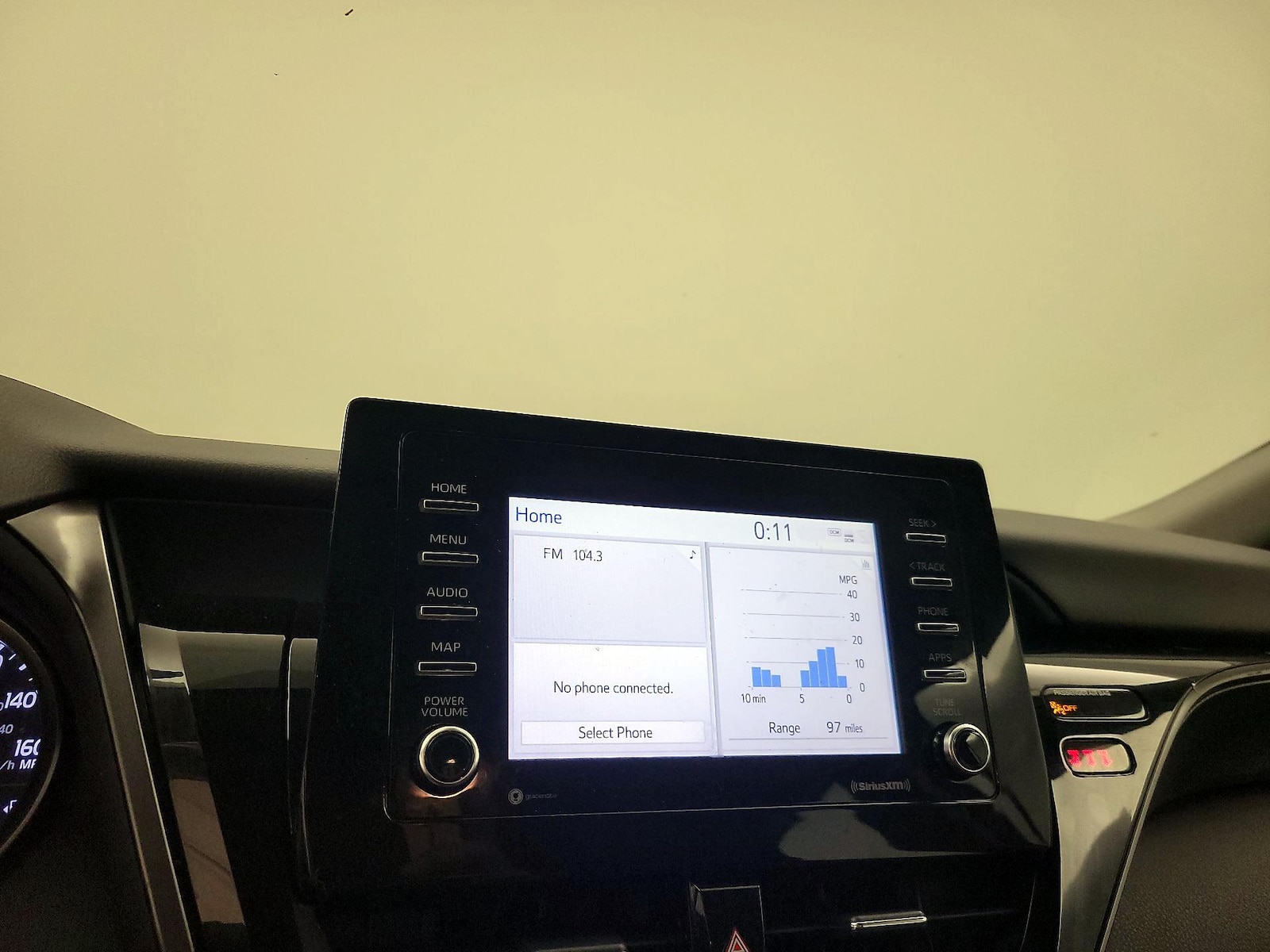 2021 Toyota Camry SE - Photo 16