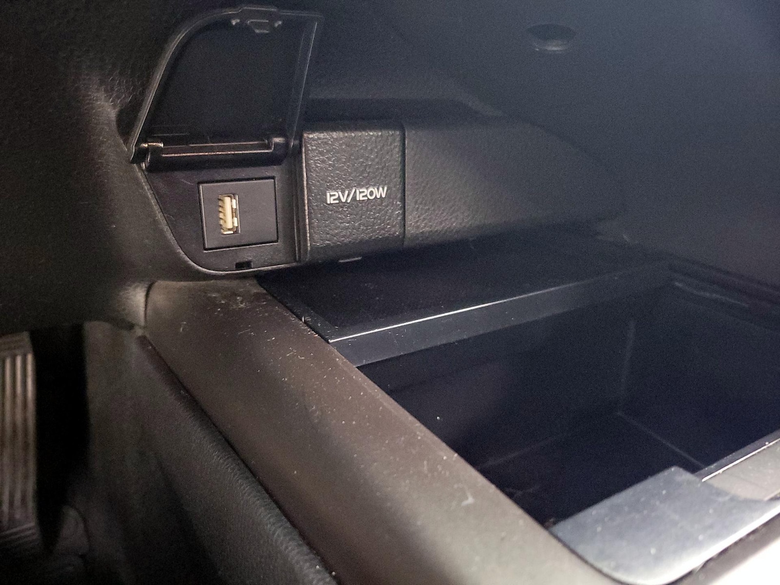 2021 Toyota Camry SE - Photo 19