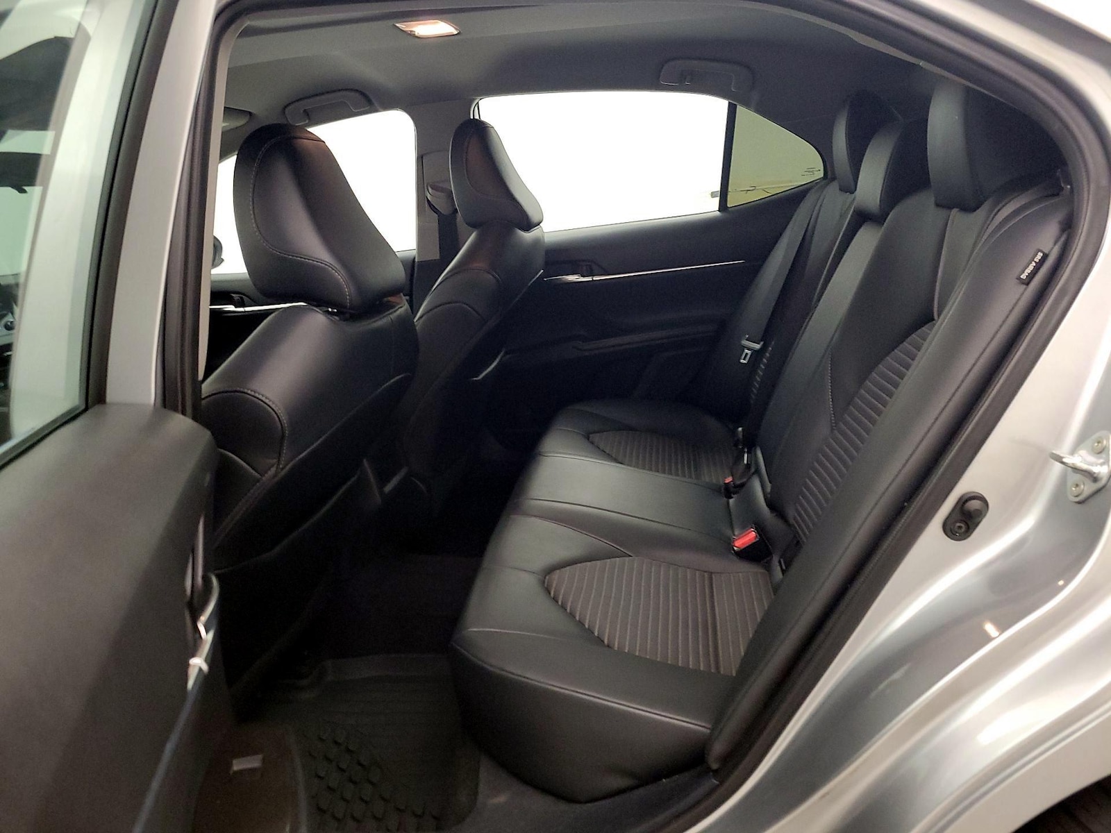 2021 Toyota Camry SE - Photo 20