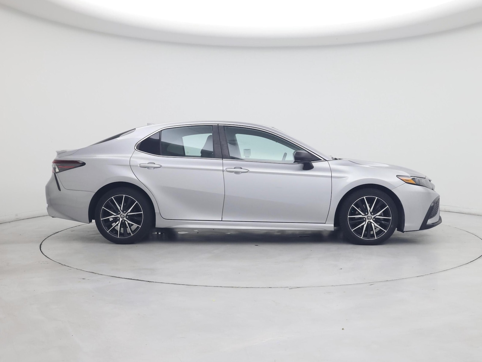 2021 Toyota Camry SE - Photo 8