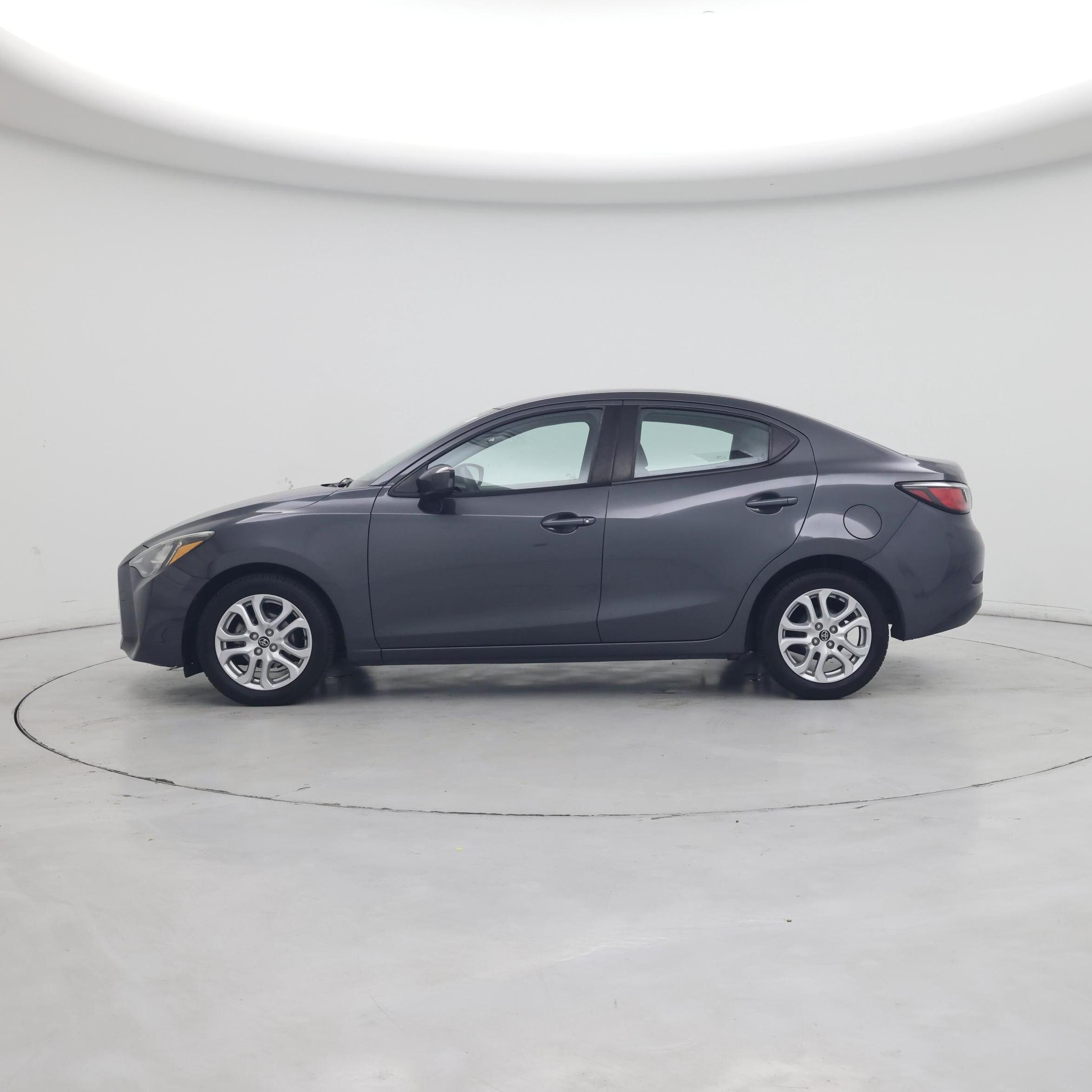 Thumbnail: 2017 Toyota Yaris iA - 3