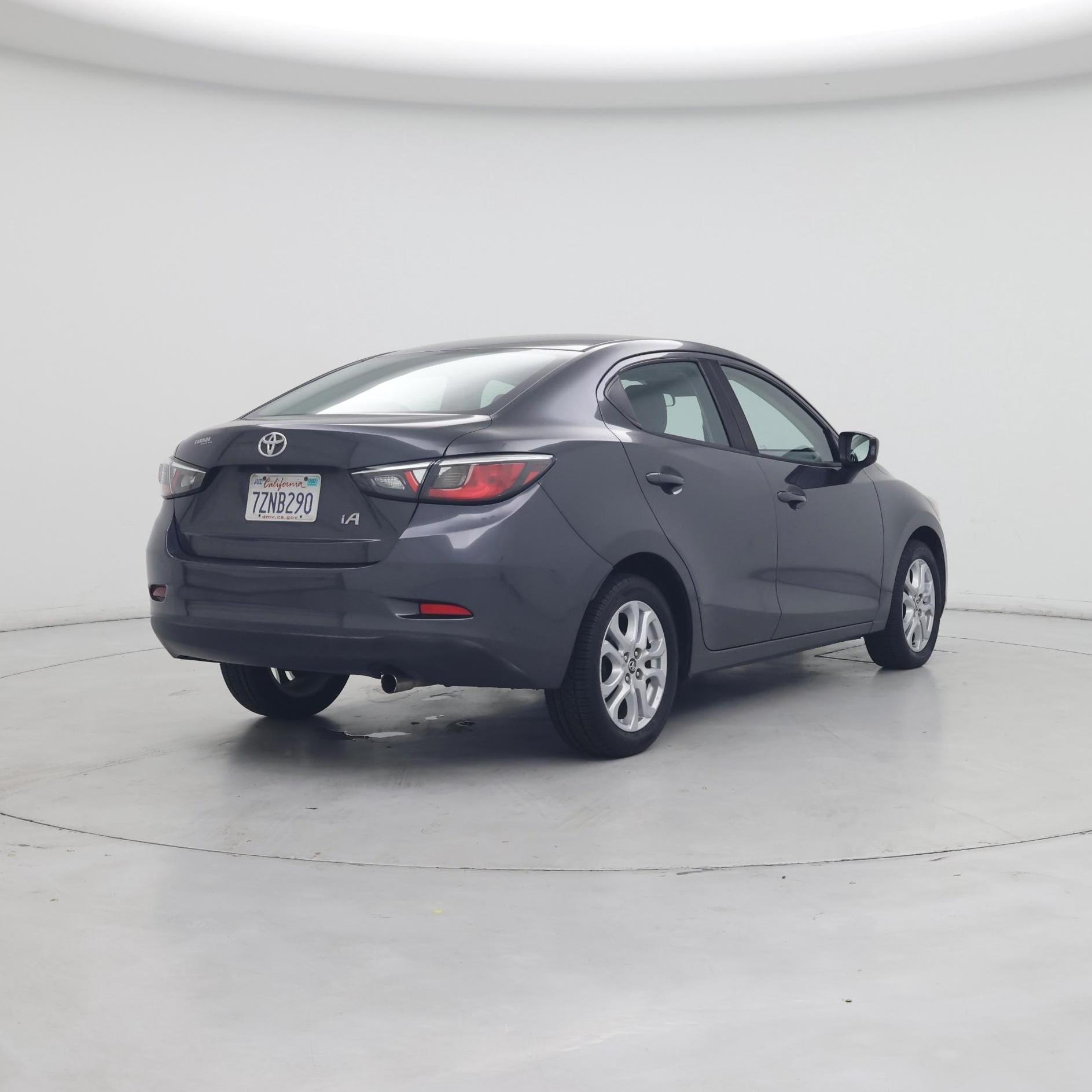Thumbnail: 2017 Toyota Yaris iA - 8